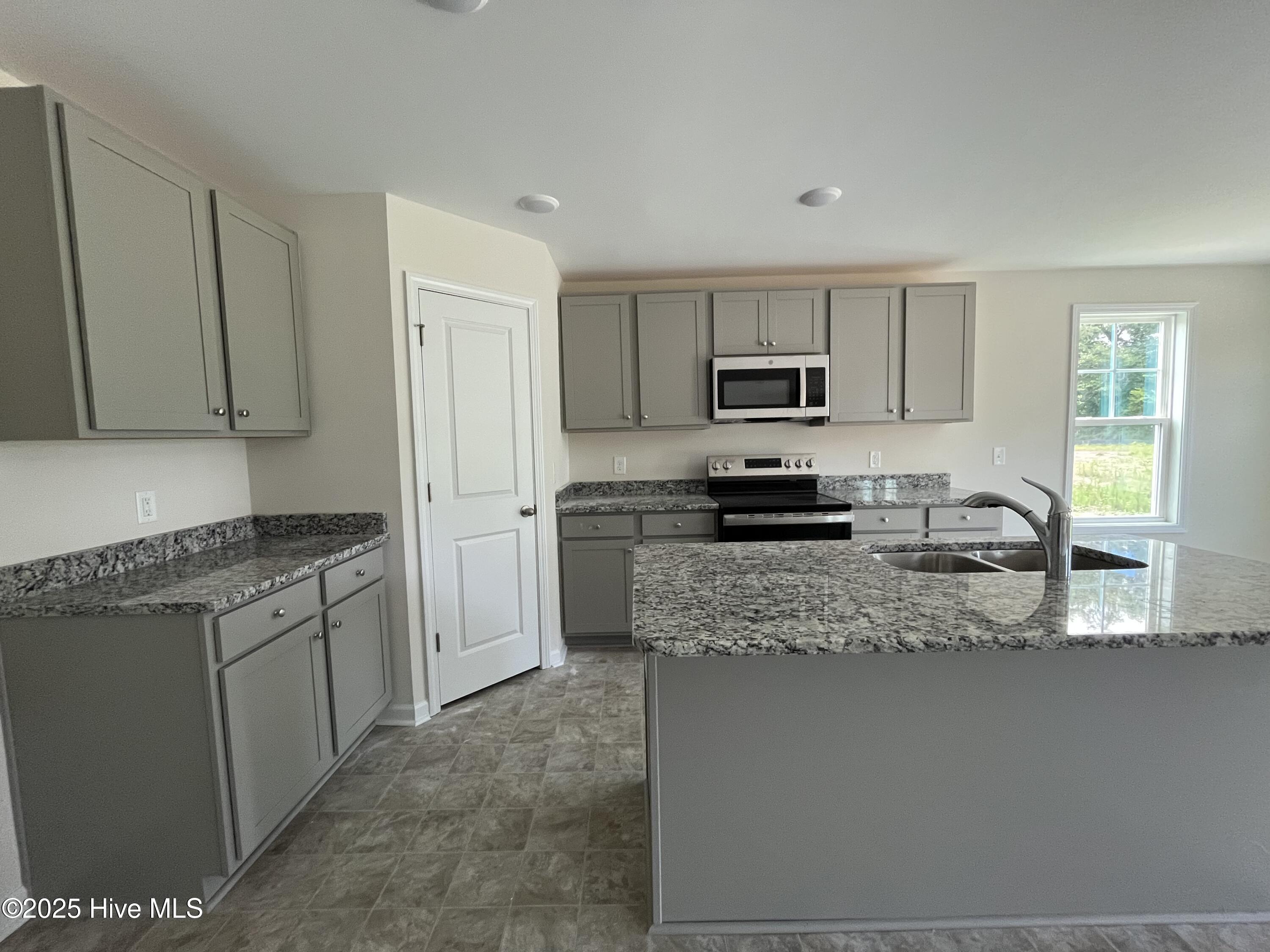 Lot 62 (07_18_25) (Kitchen)