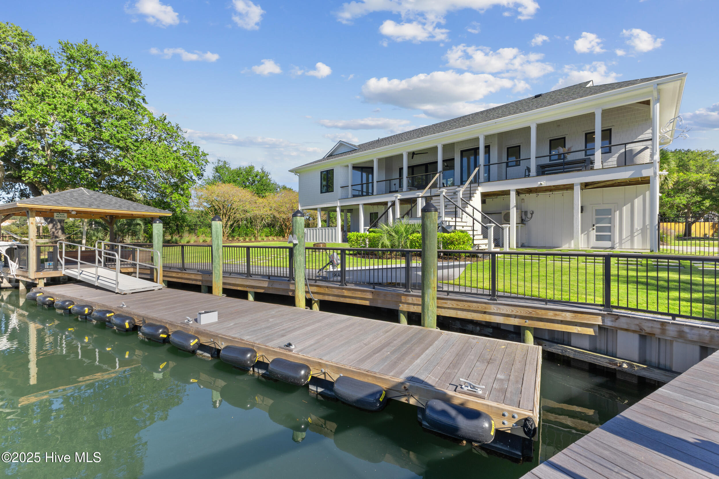 100541015 | Photo 22