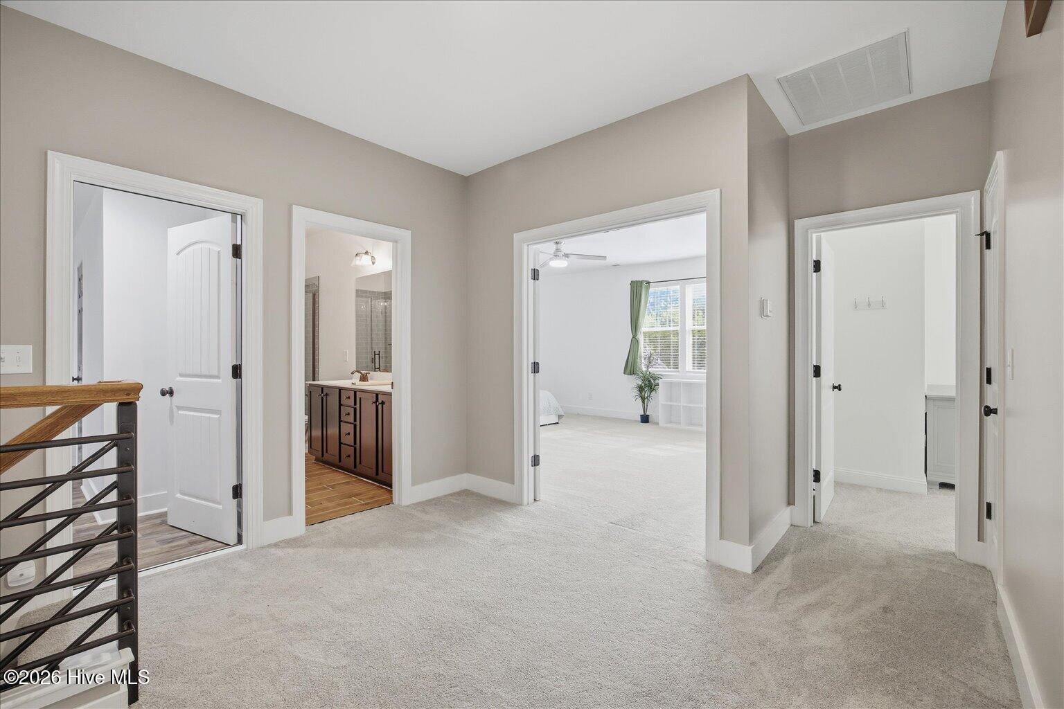 100565930 | Photo 30