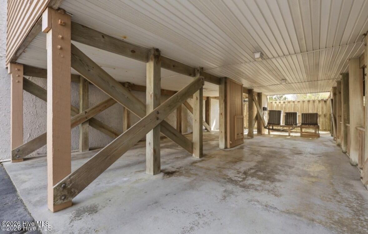 100567945 | Photo 41