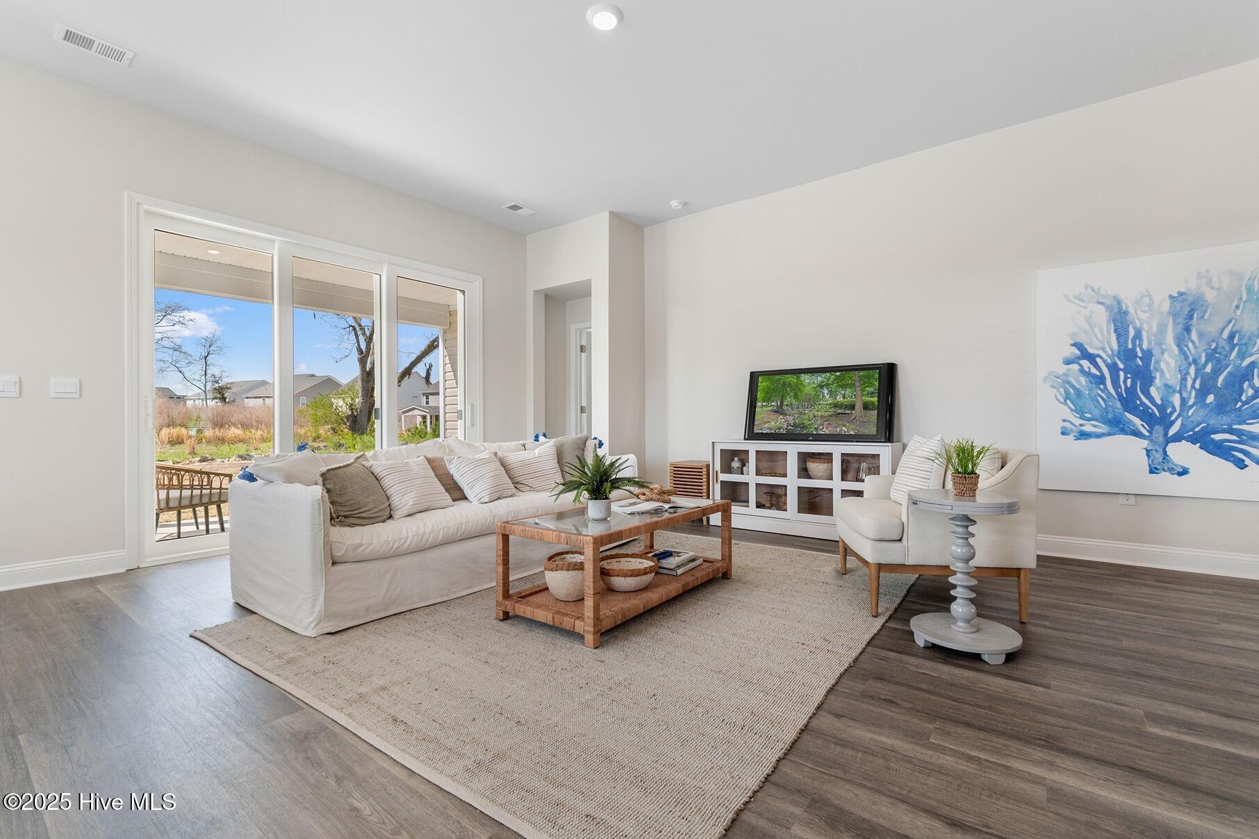 100565069 | Photo 16