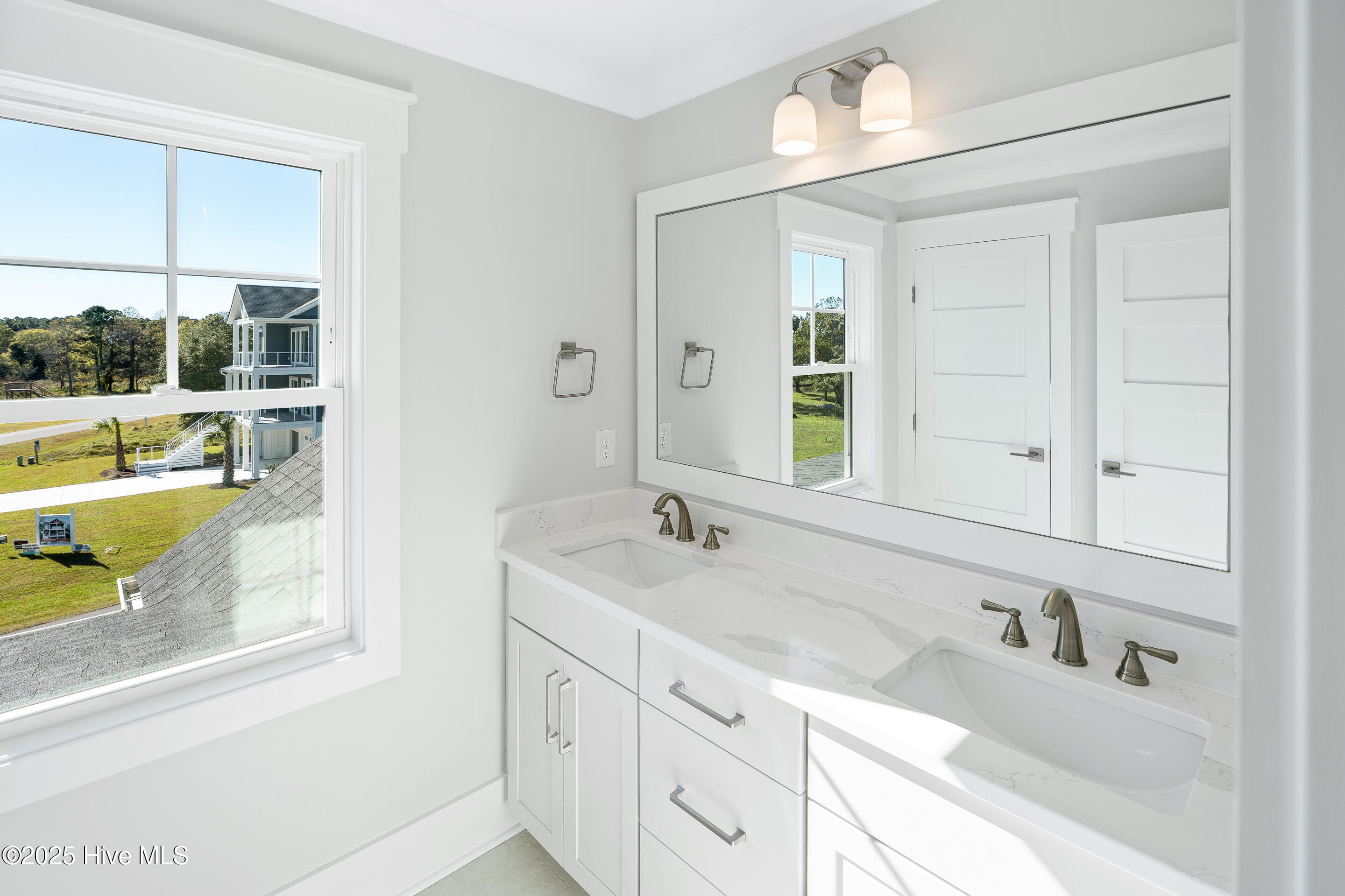 100557096 | Photo 59