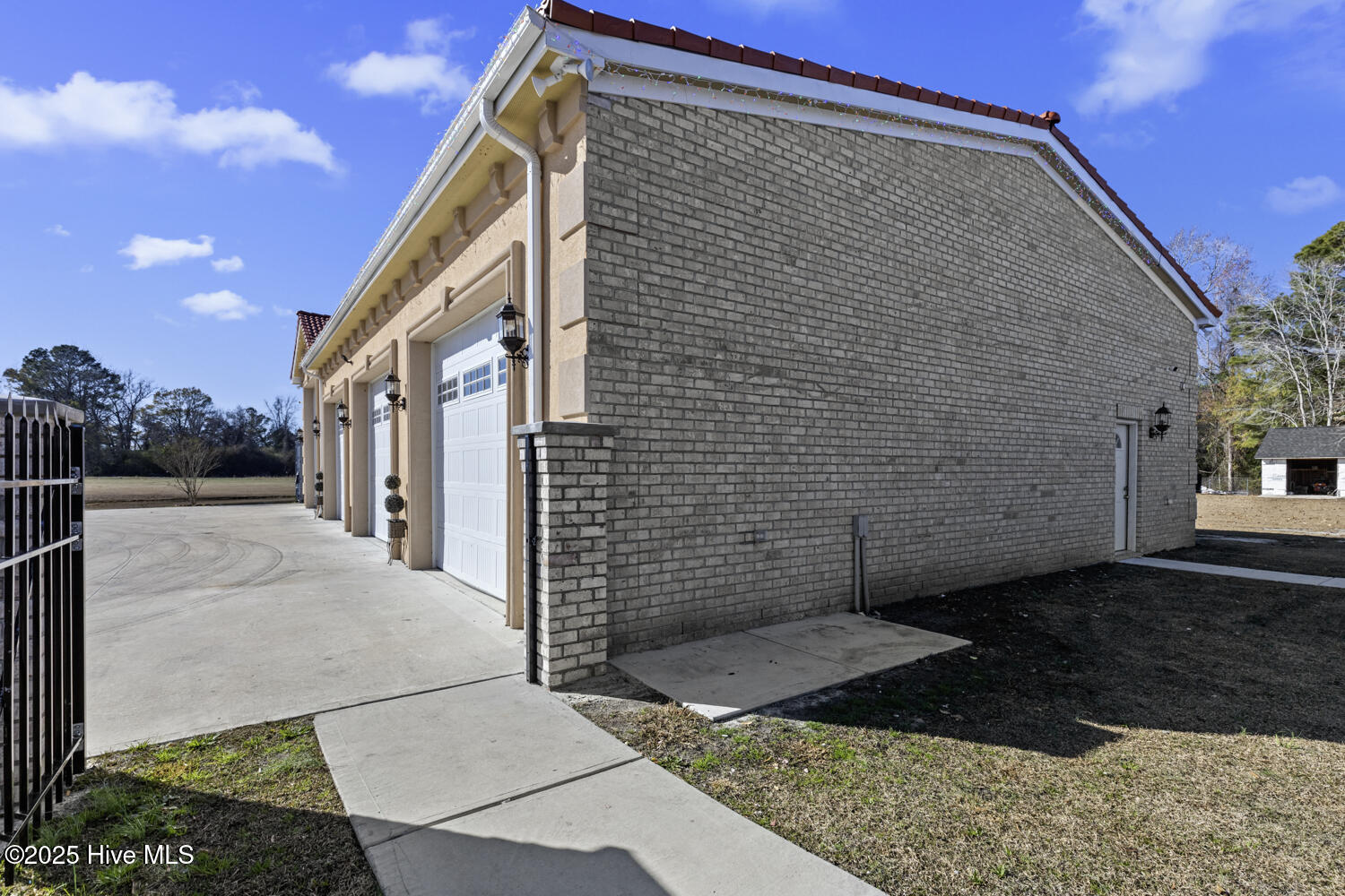 100546022 | Photo 79