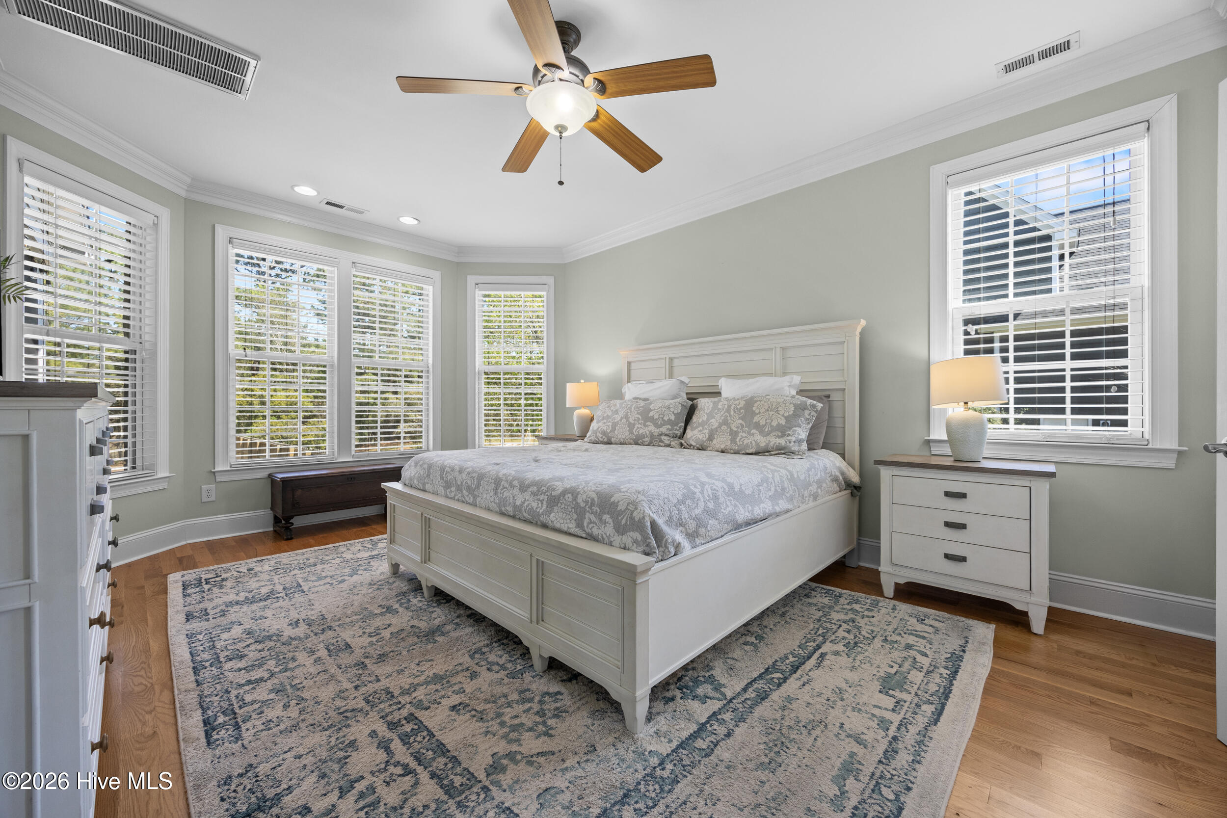 100565771 | Photo 28