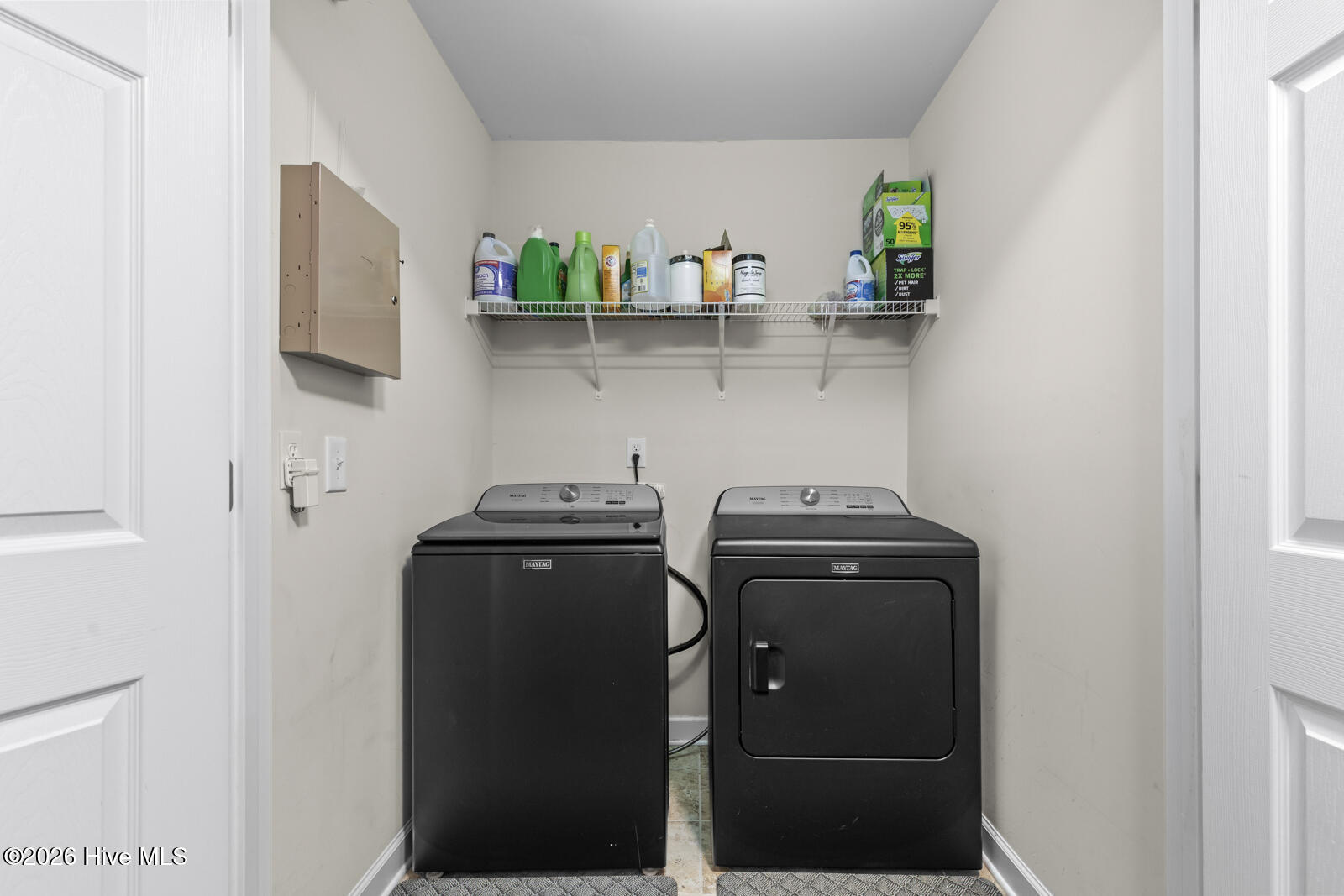 100569280 | Photo 21