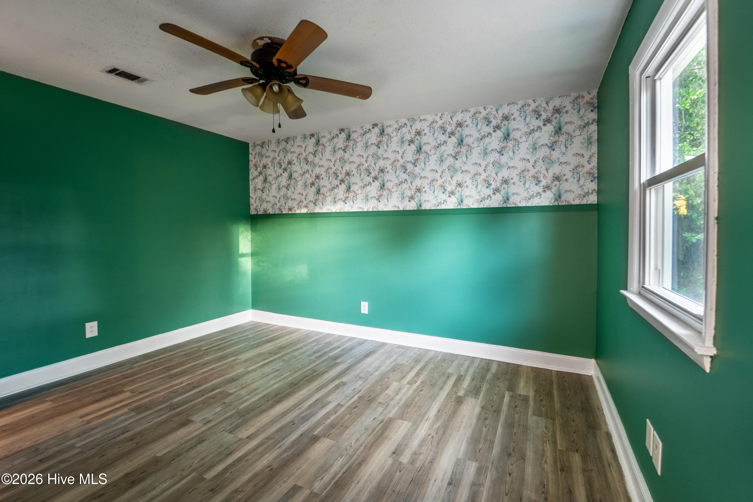 100548547 | Photo 13