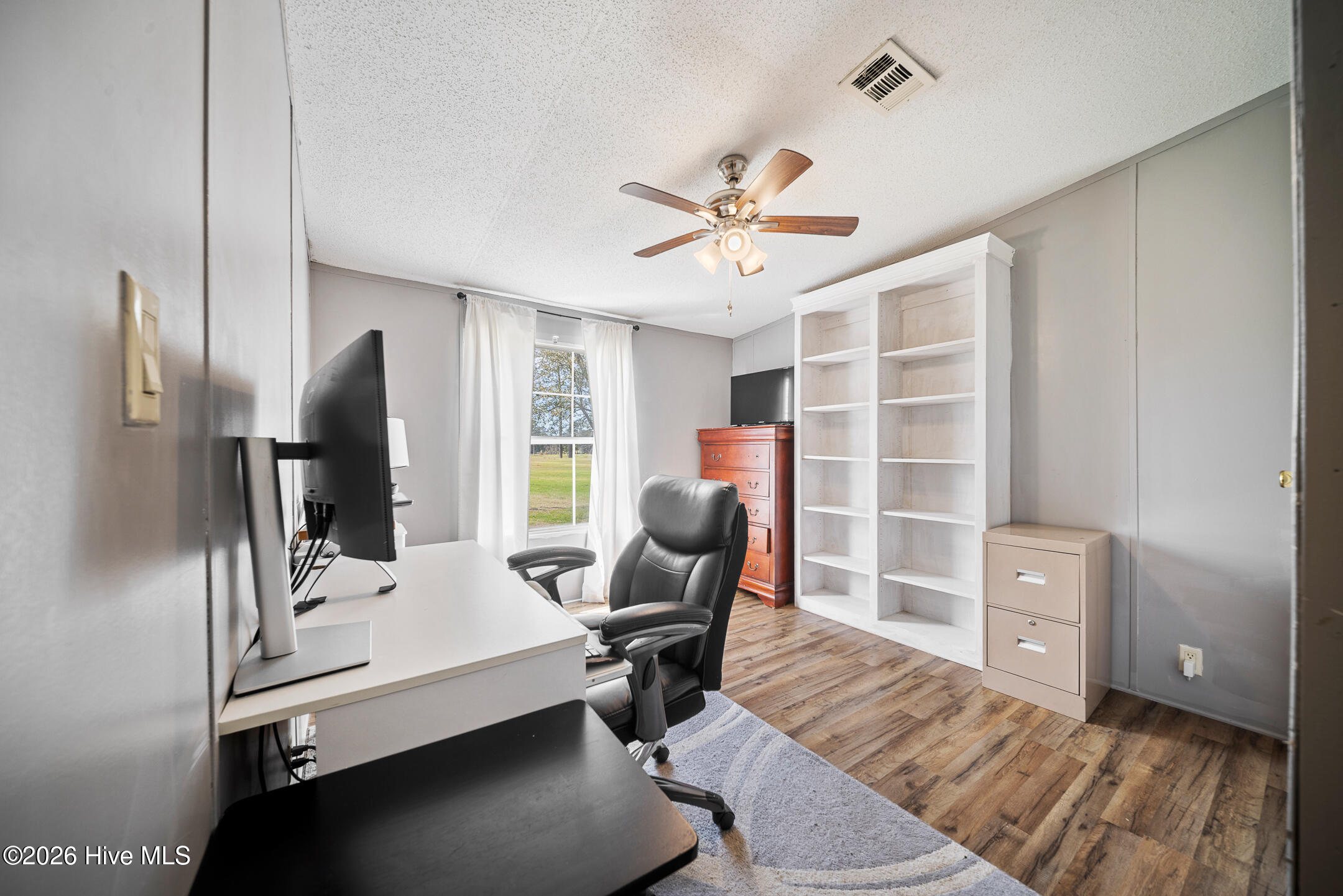 100561716 | Photo 24