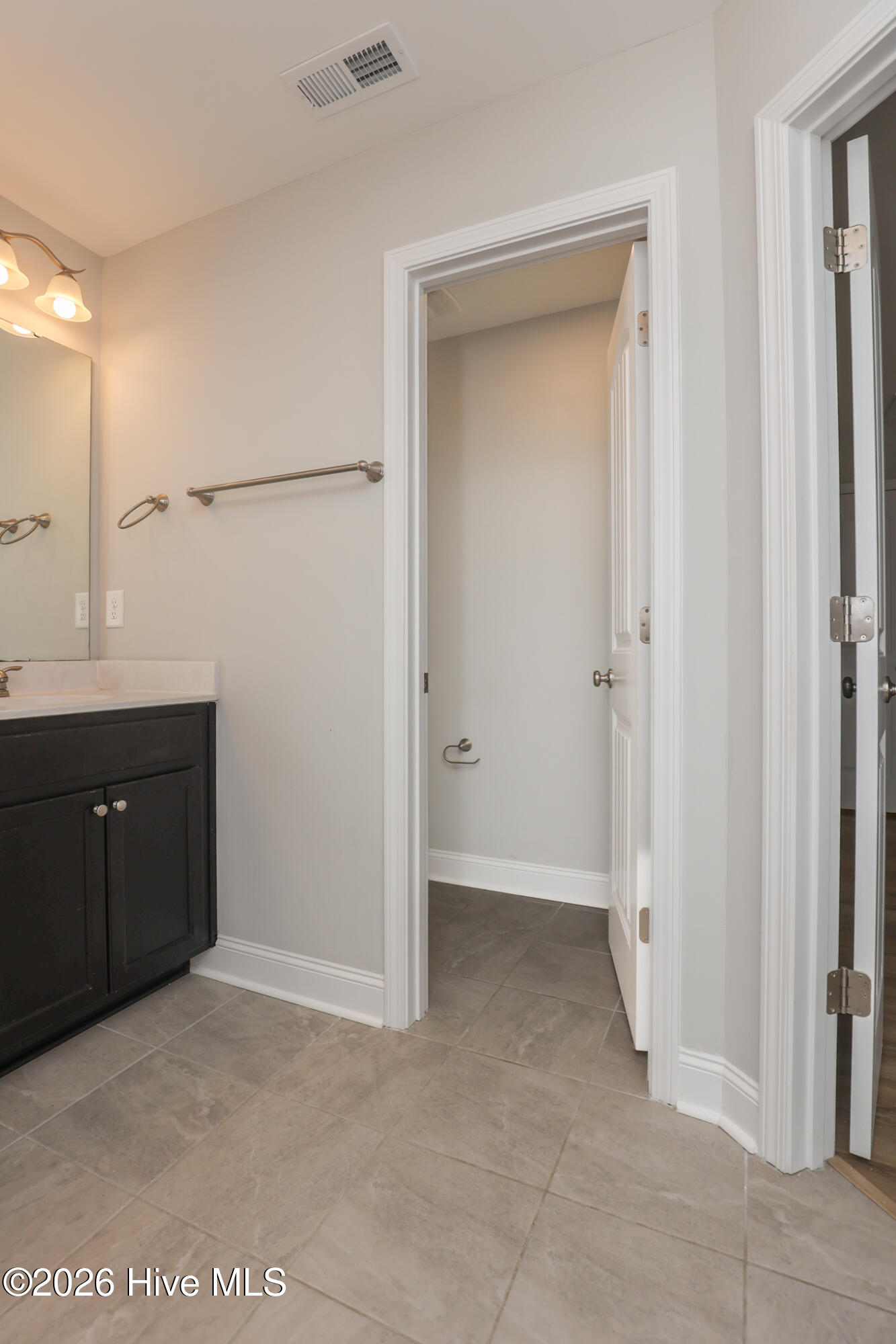 100559393 | Photo 18