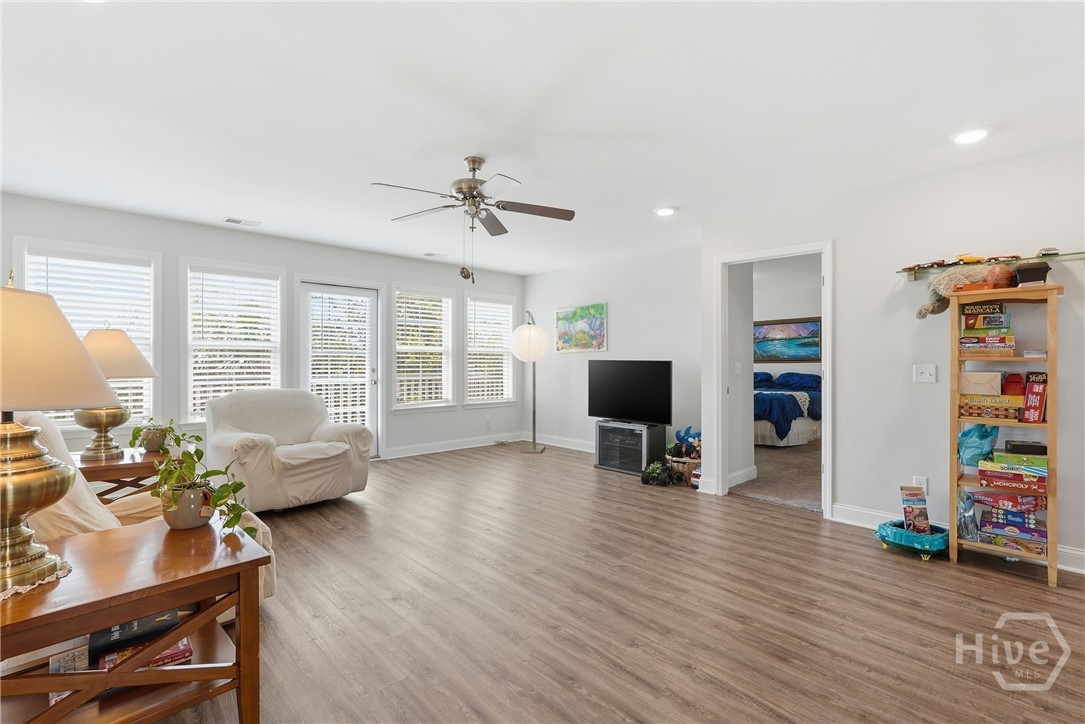 2nd living space featuring walkout porch overlooking river/marsh
