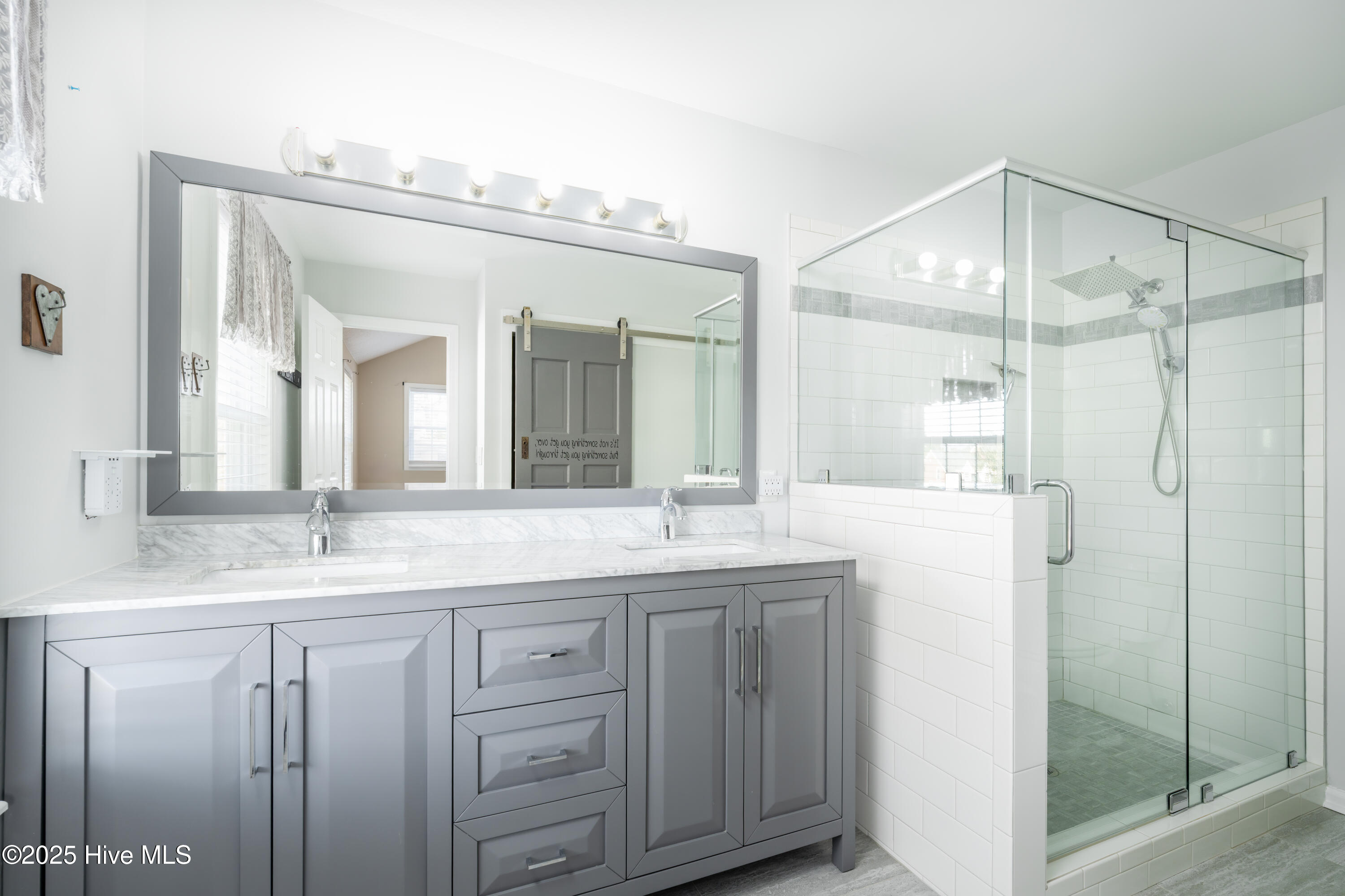 100547414 | Photo 21