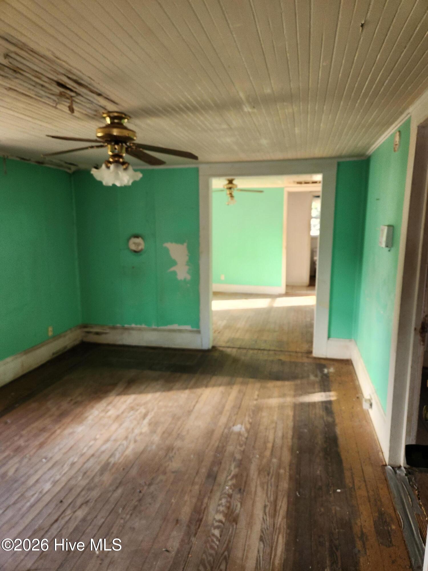 100550453 | Photo 35