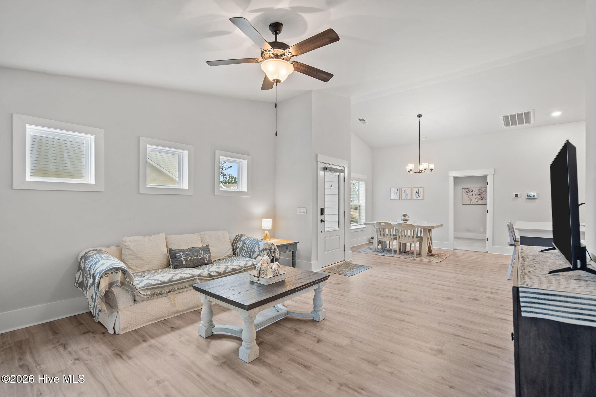 100558026 | Photo 23