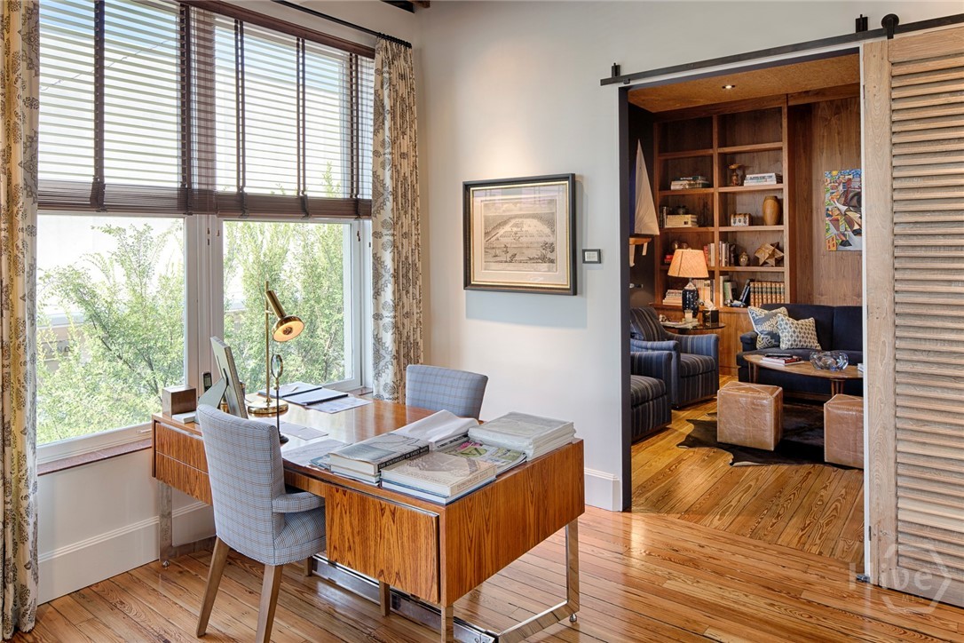 232 E Broughton Street, Savannah, GA, 31401