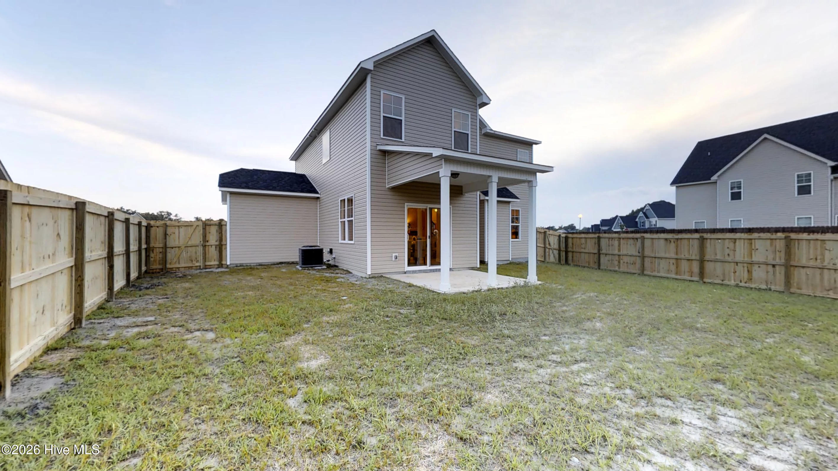 100562785 | Photo 29