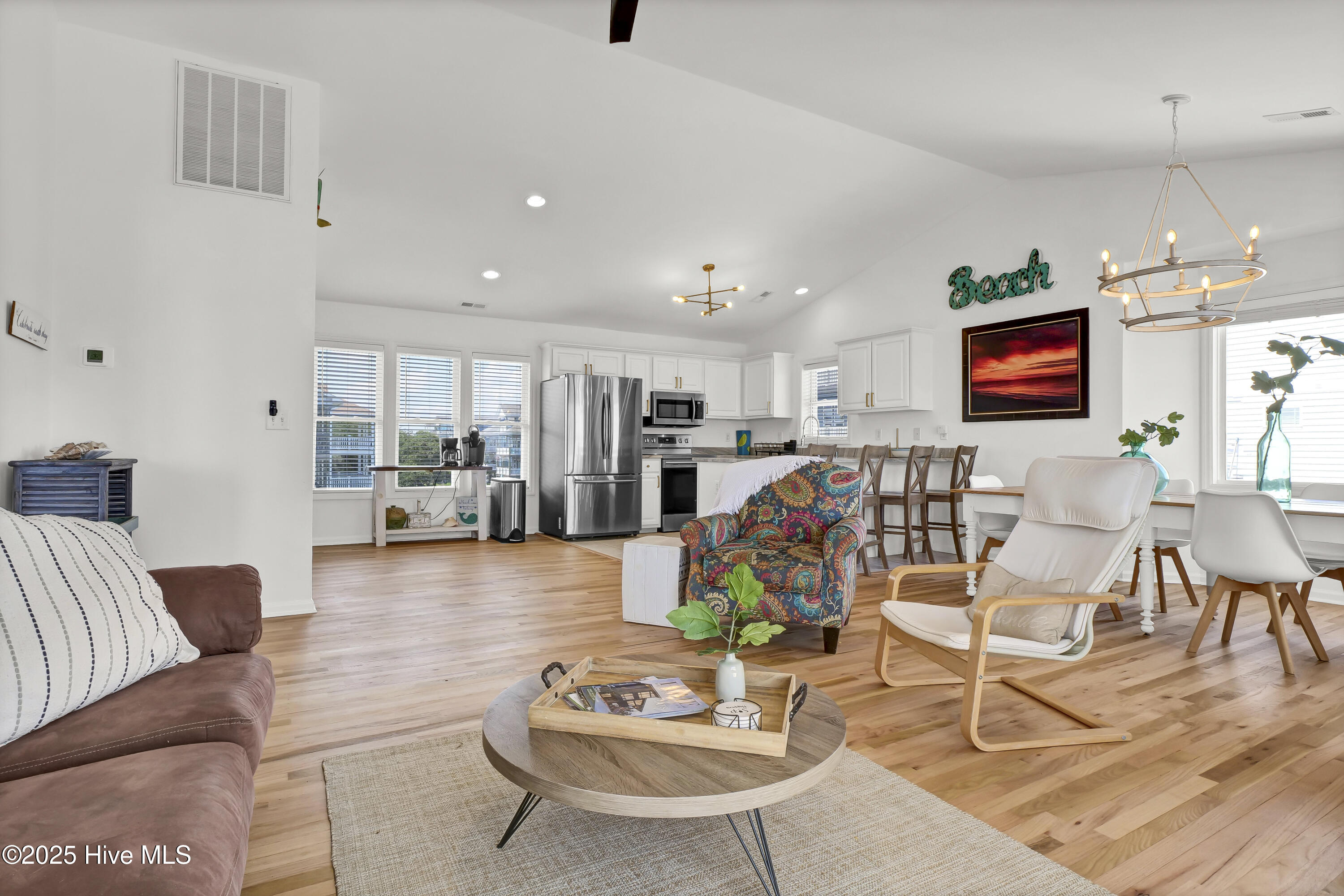 100521300 | Photo 38