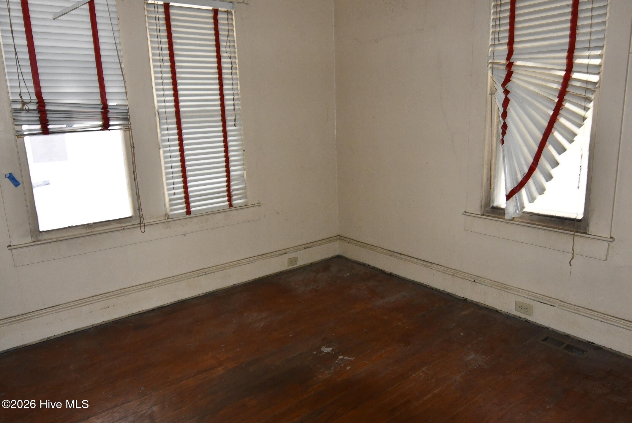 100554668 | Photo 18