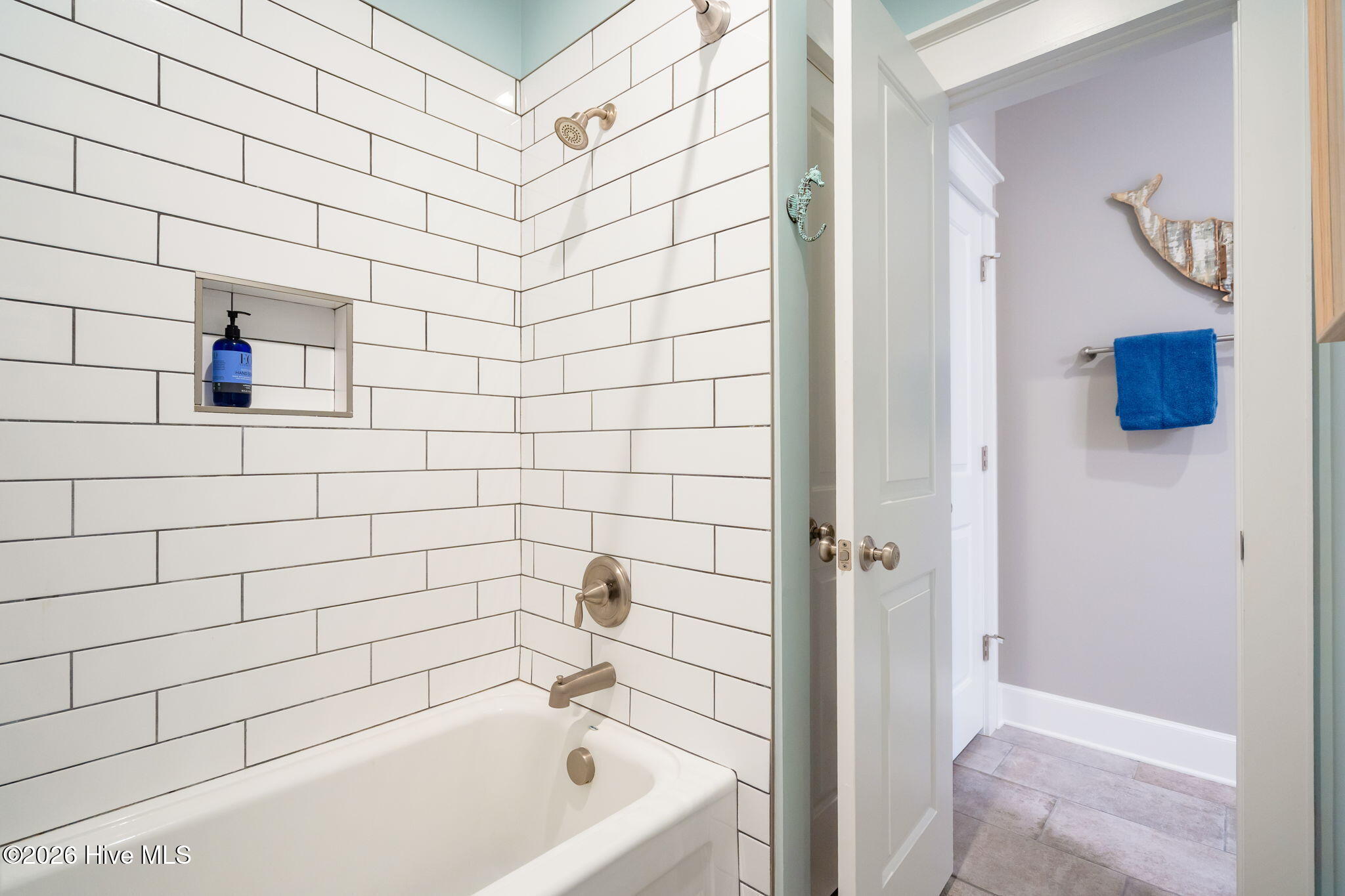 100567886 | Photo 53