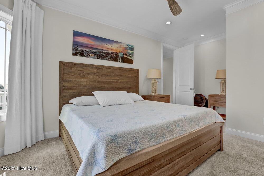 100499001 | Photo 52