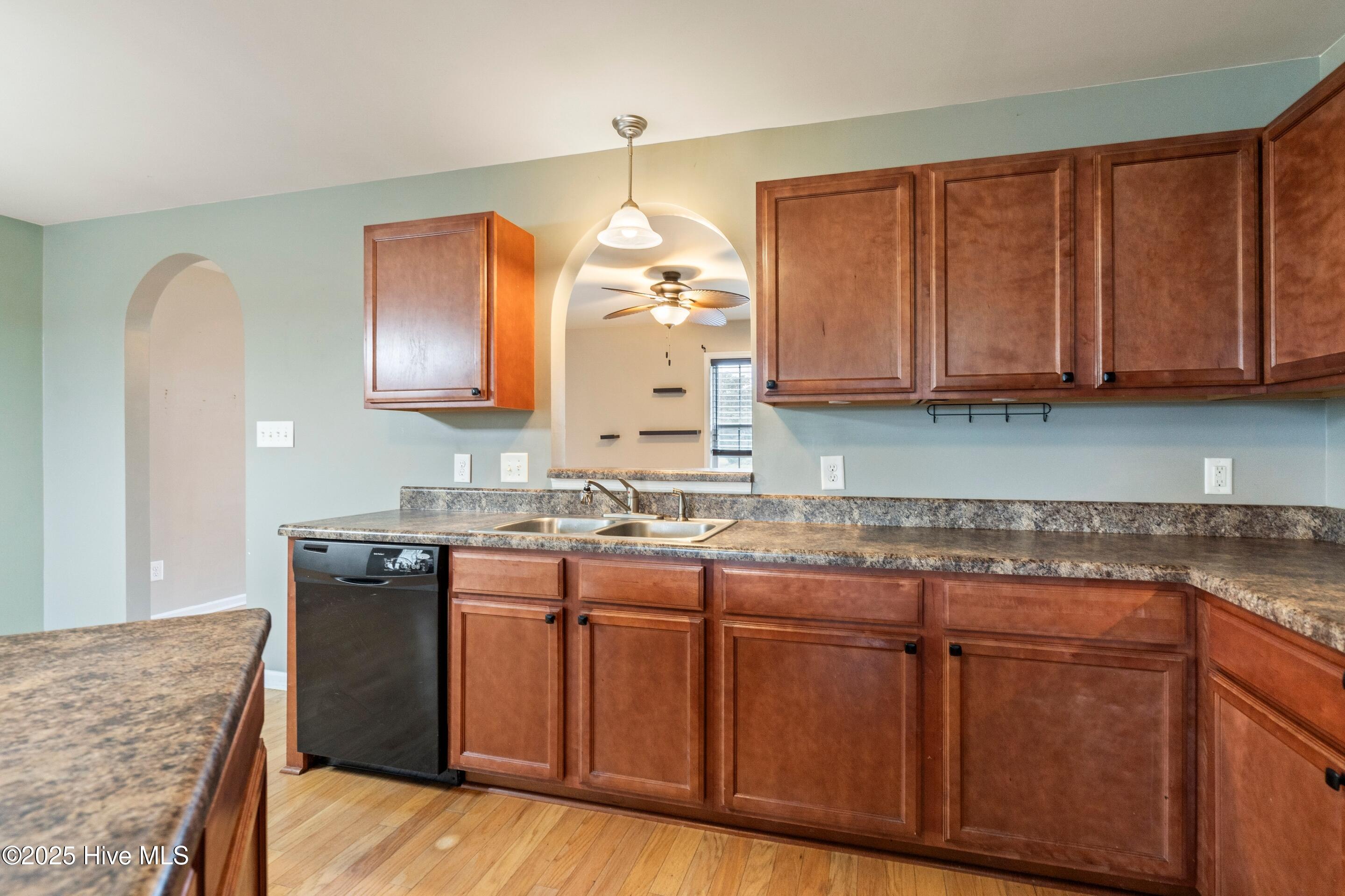 100530465 | Photo 21