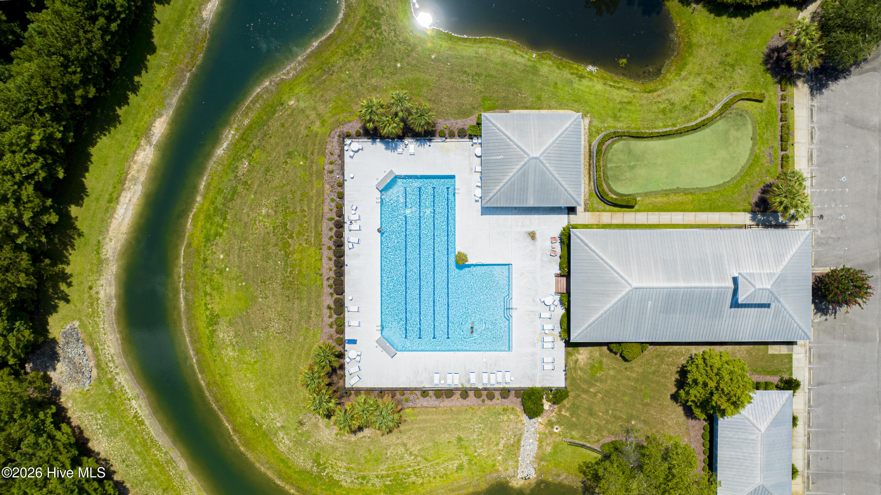 100569984 | Photo 34