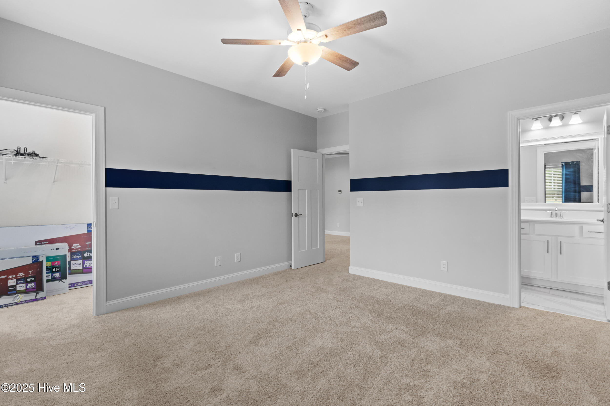 100536261 | Photo 26