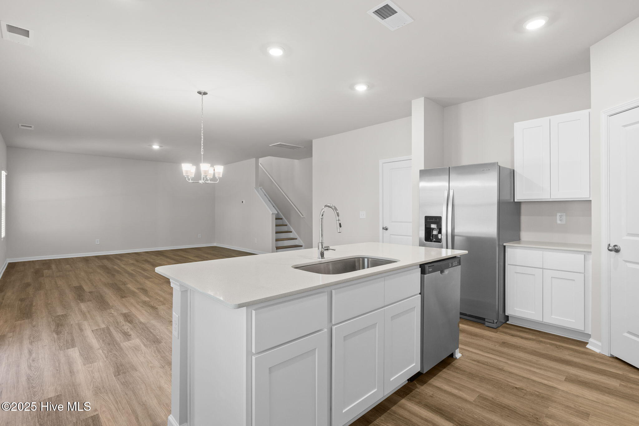 100551766 | Photo 16