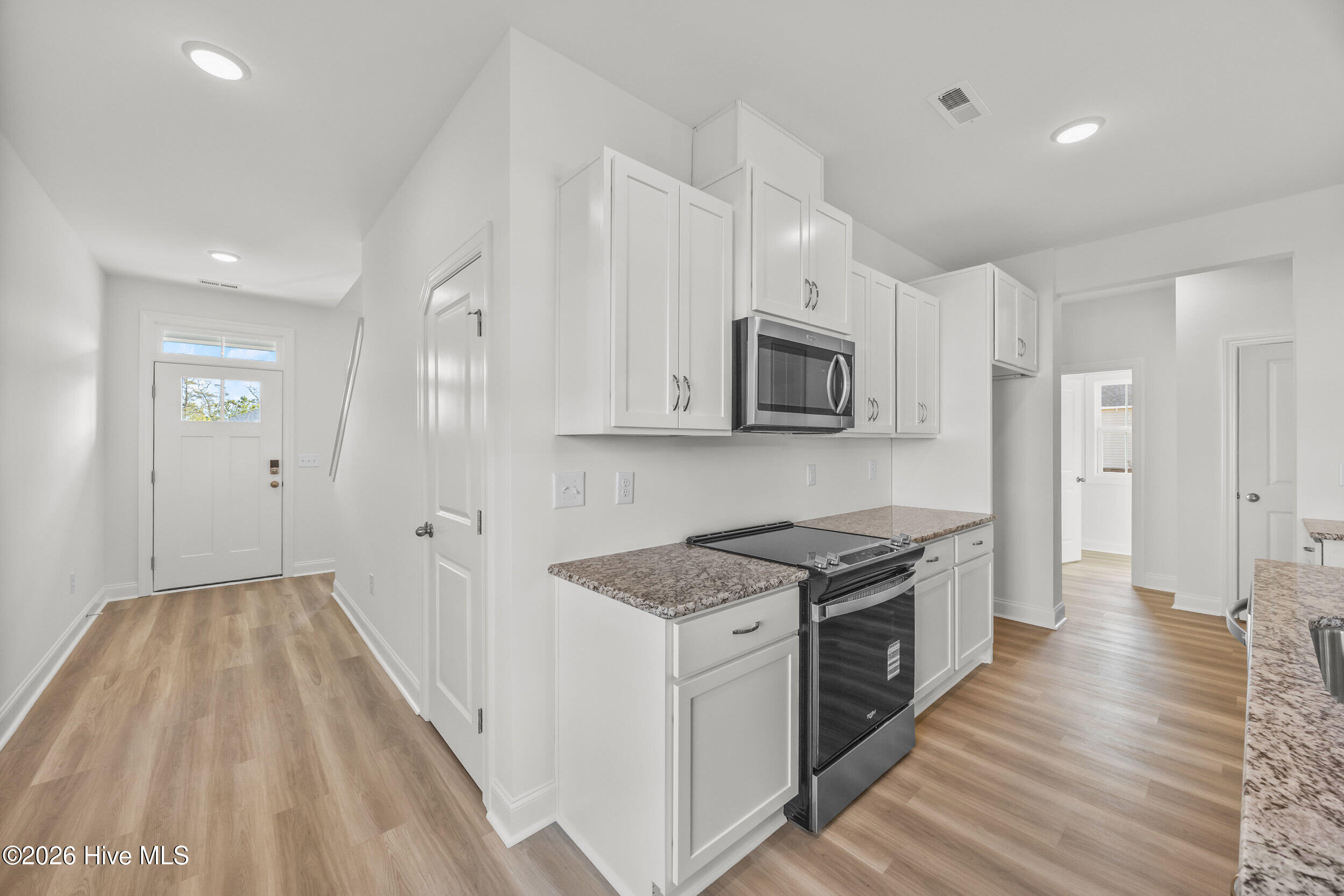 100549370 | Photo 13