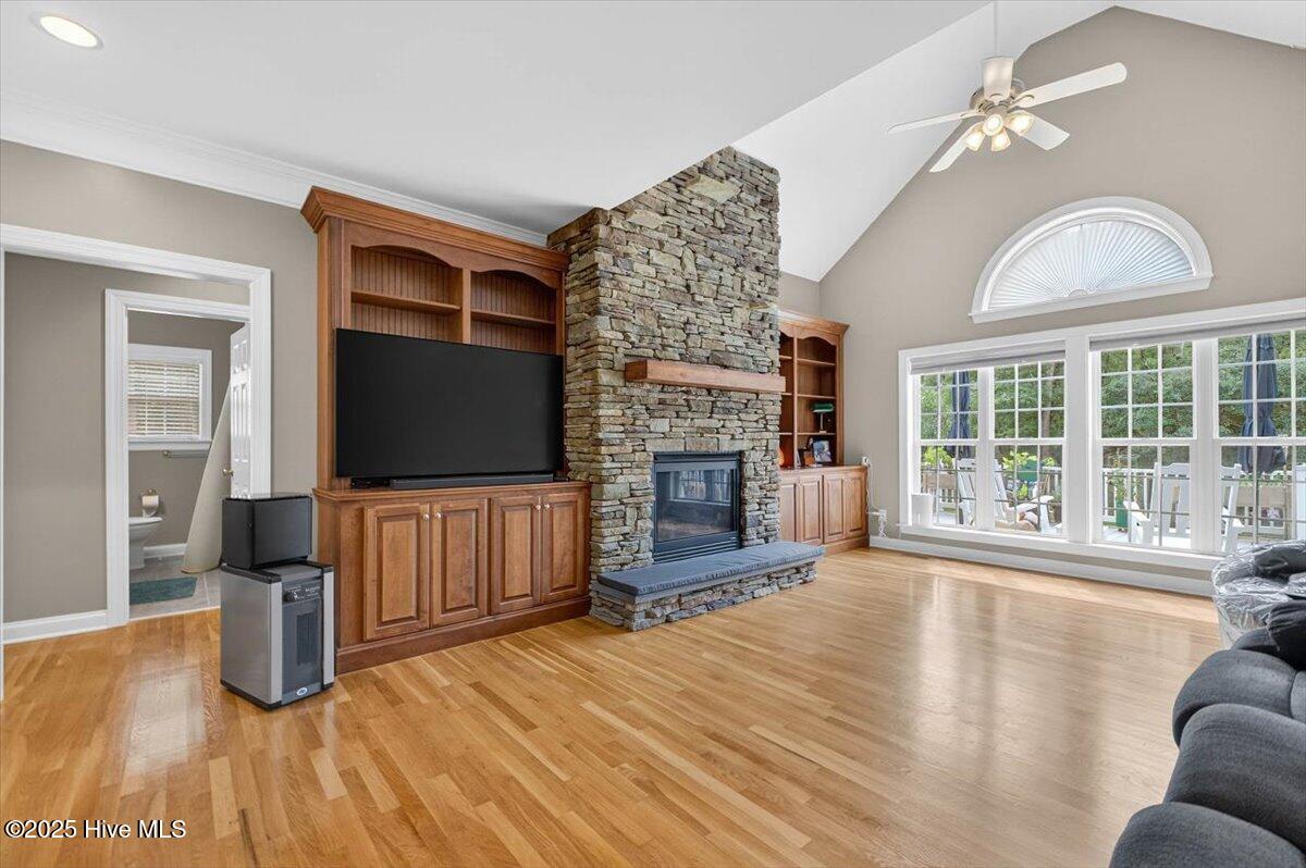 100530504 | Photo 10