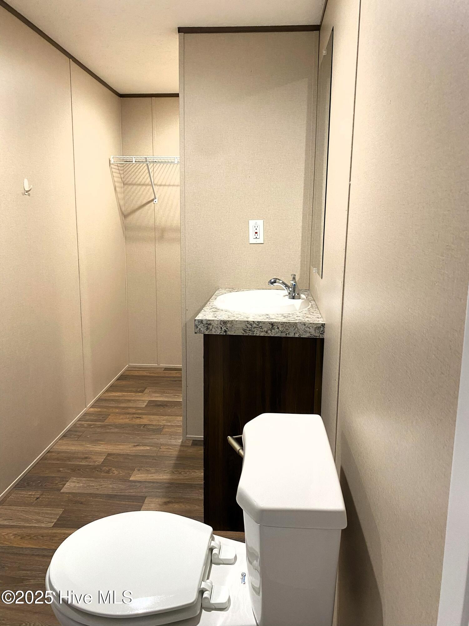 100548374 | Photo 12