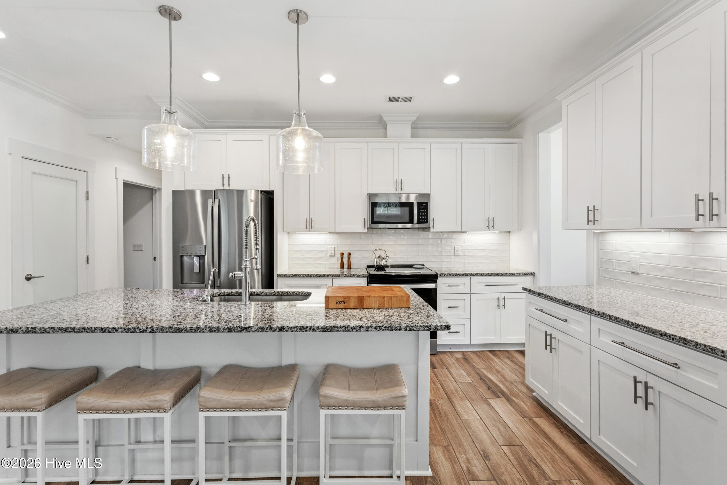 100564391 | Photo 11