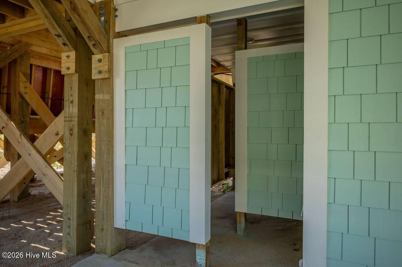 100560212 | Photo 57