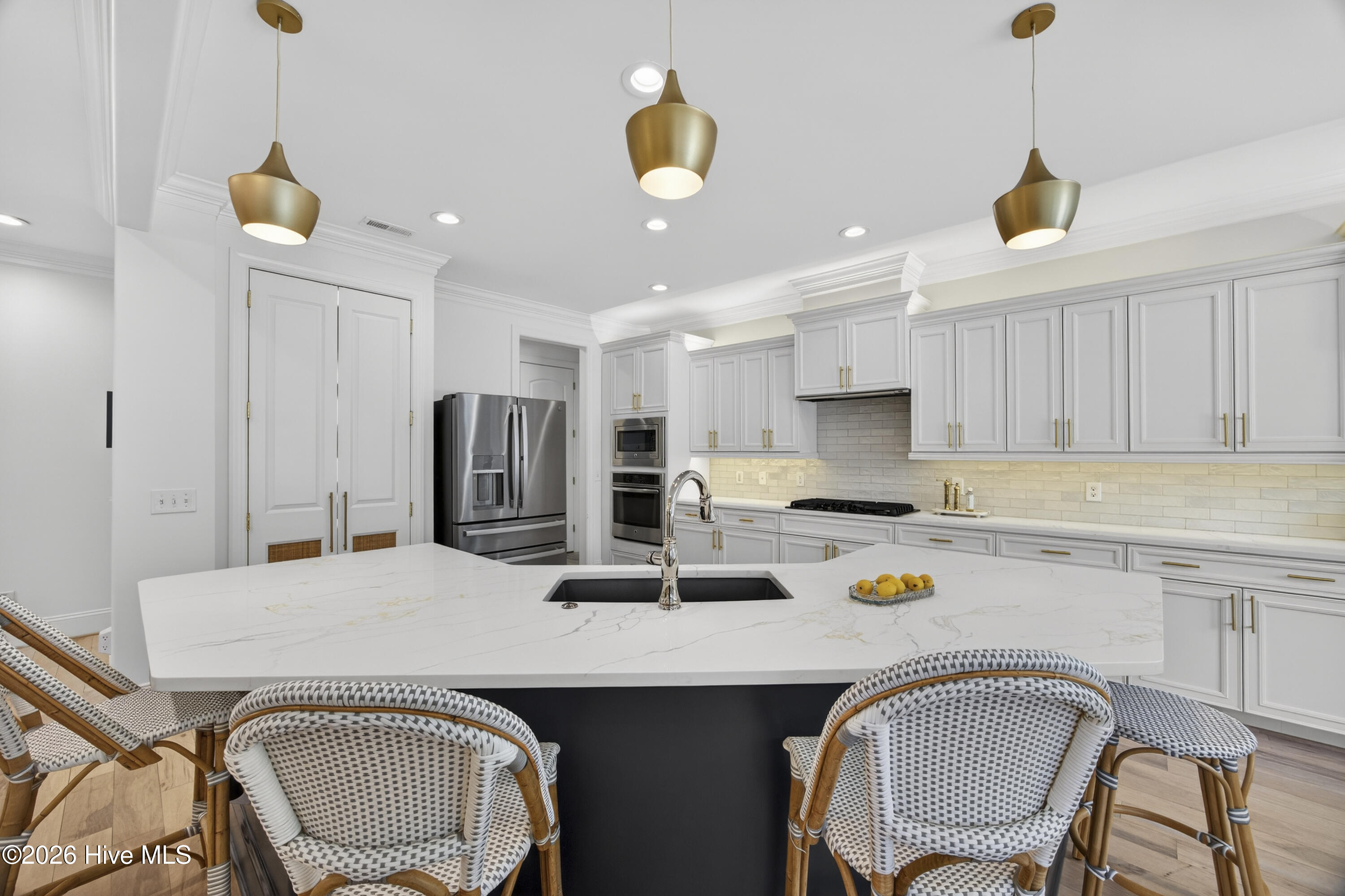 100564665 | Photo 11