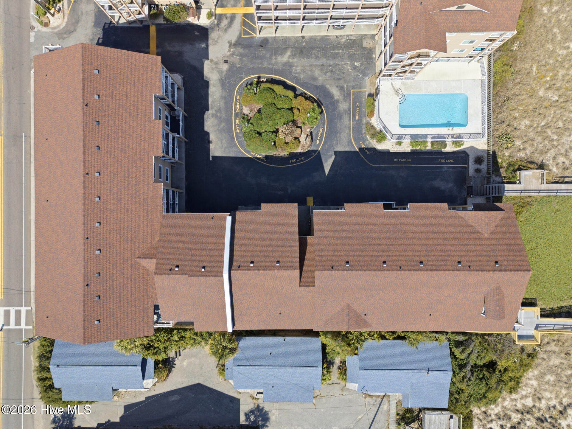 100563328 | Photo 35