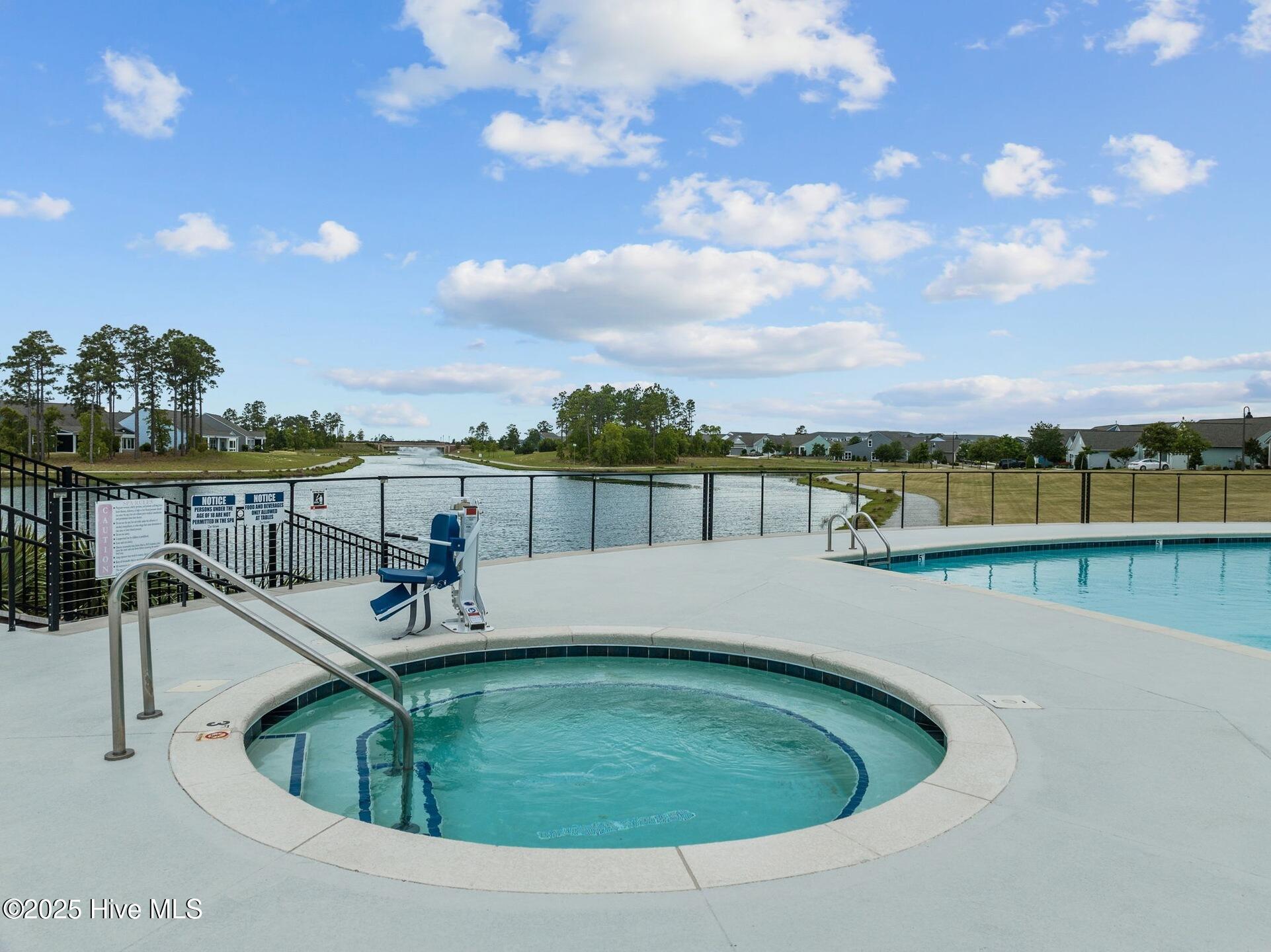 100528063 | Photo 51