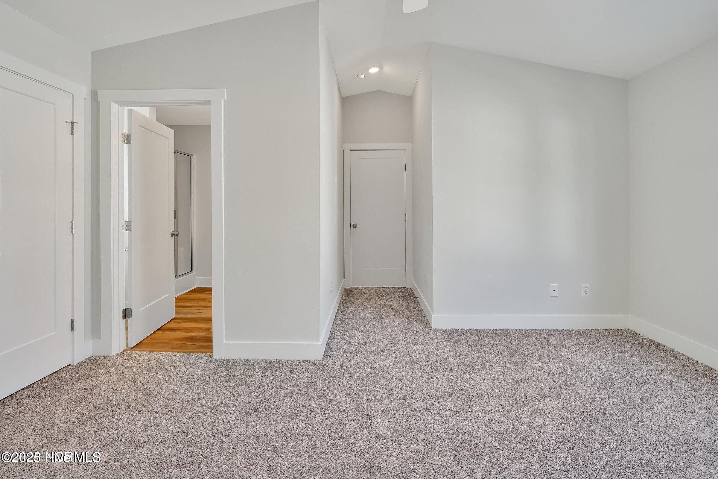 100538285 | Photo 13