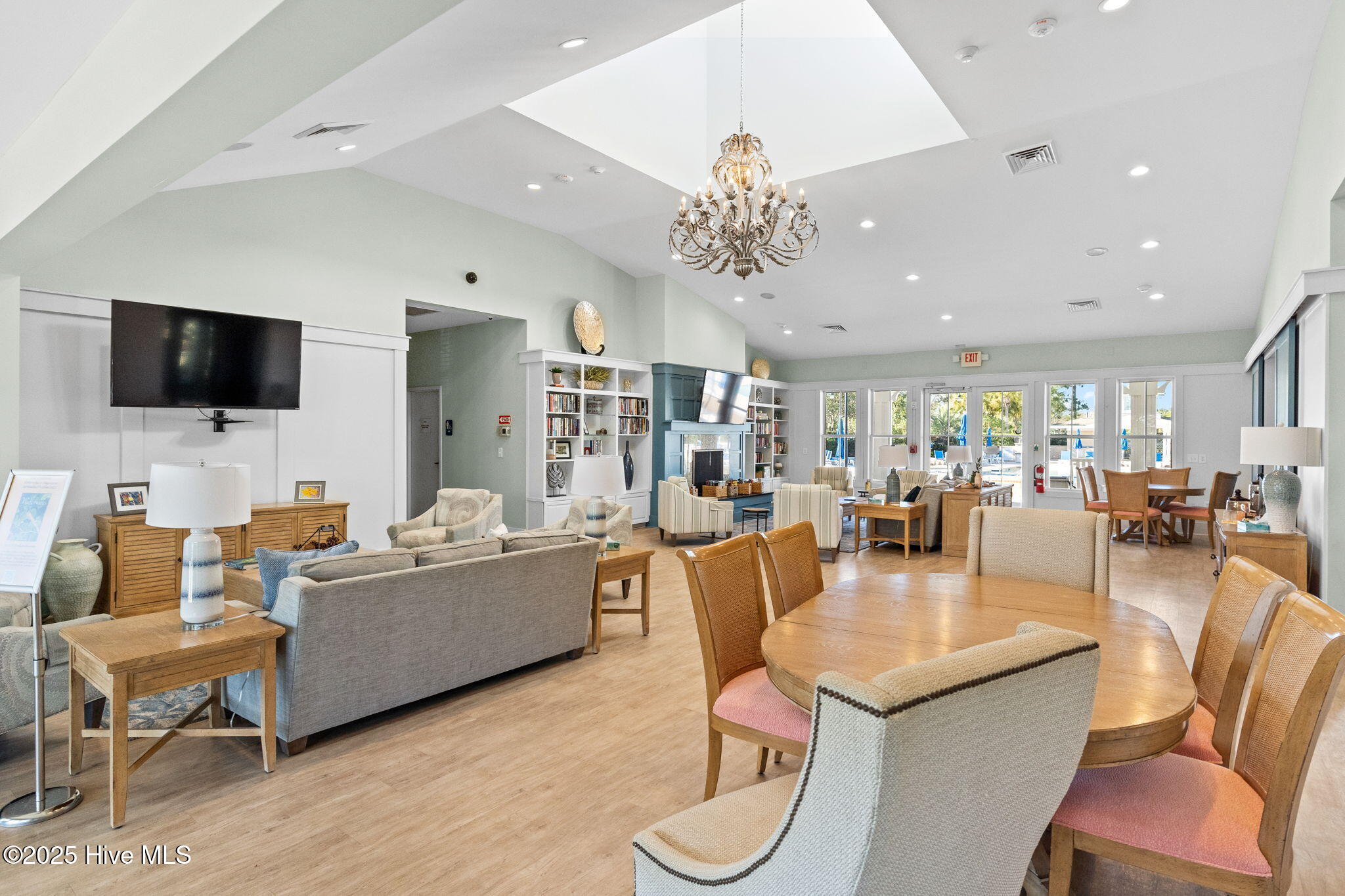 100538091 | Photo 66