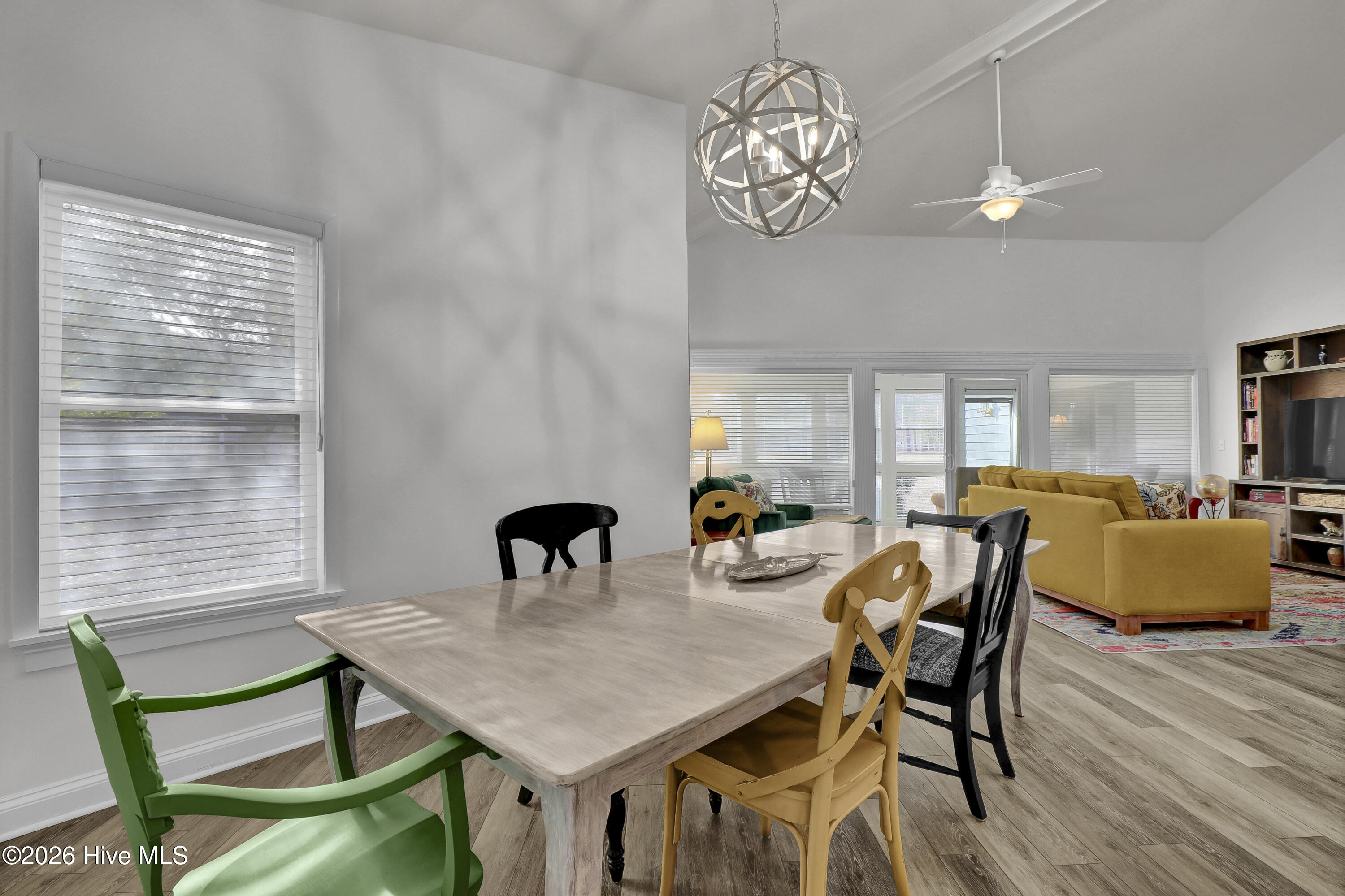 100549280 | Photo 12