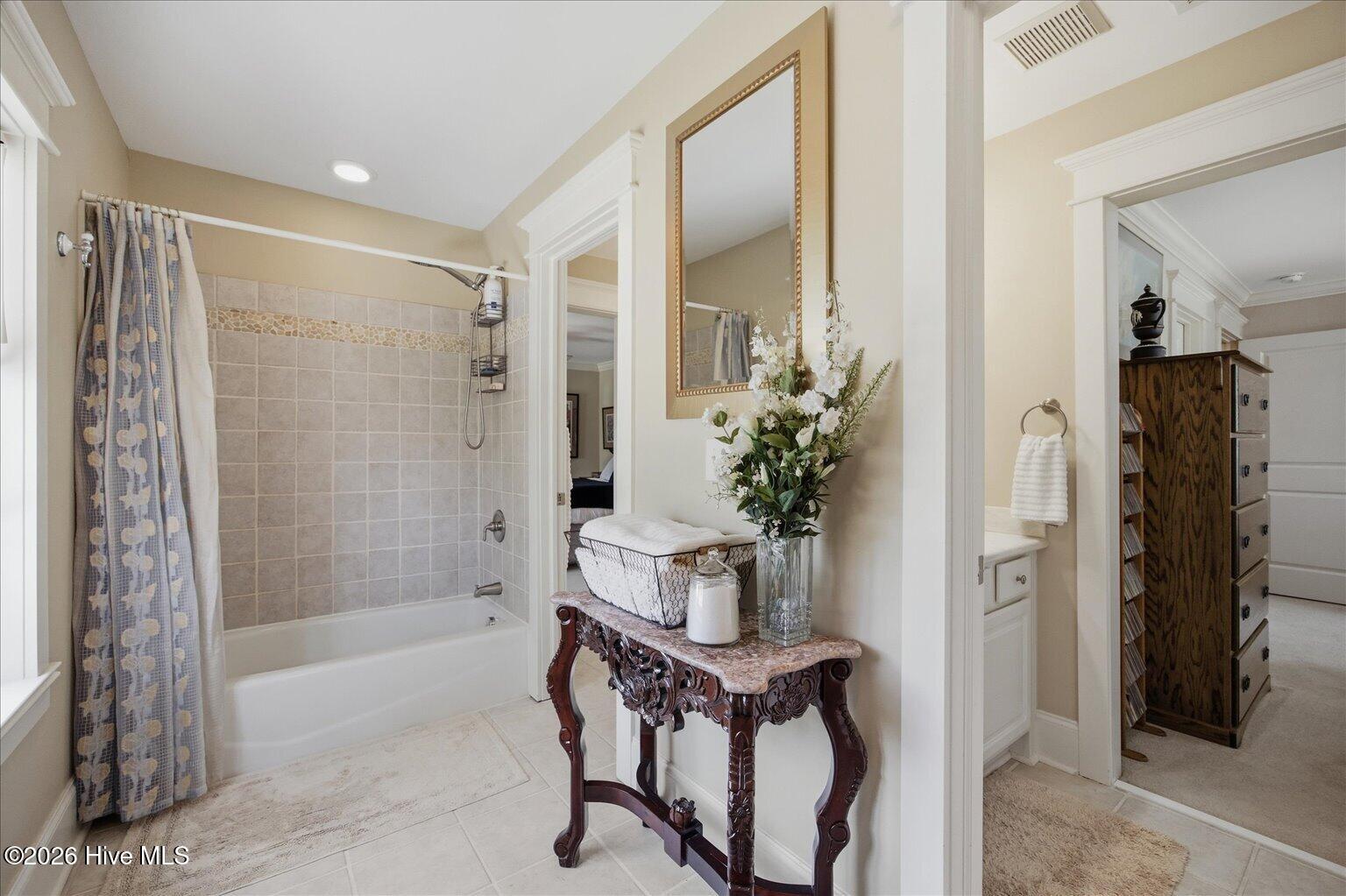 100564317 | Photo 37