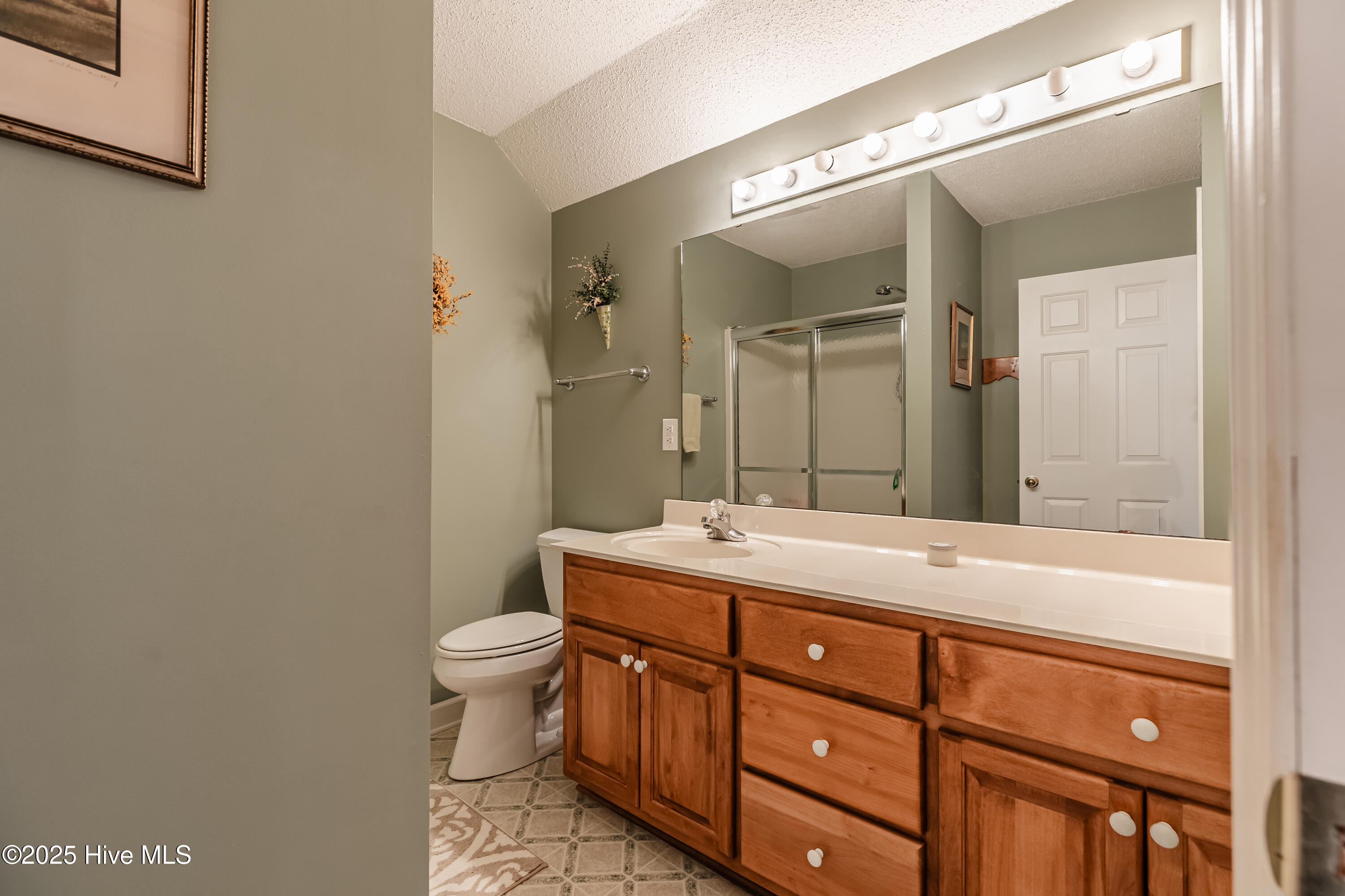 100535569 | Photo 26