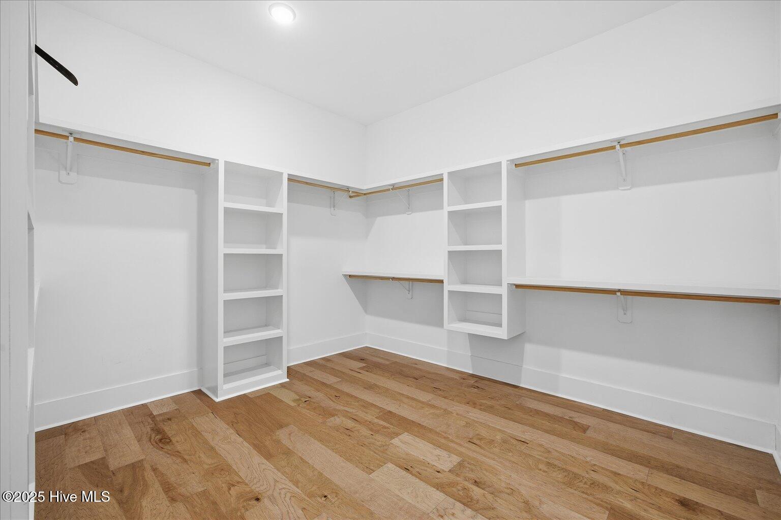 100536924 | Photo 25