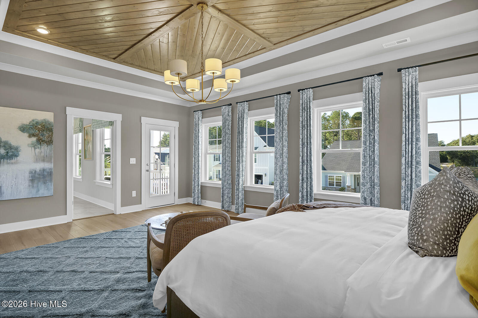 100542605 | Photo 23