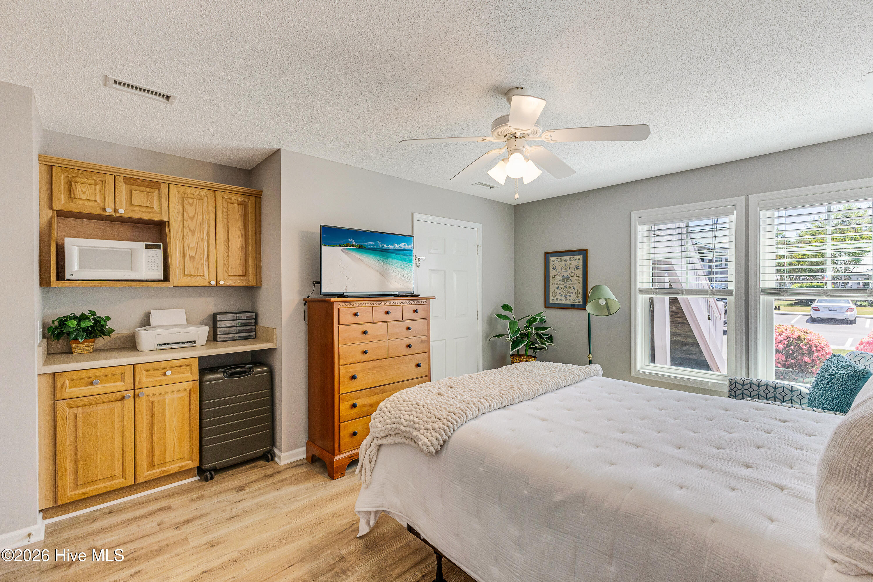 100566975 | Photo 21