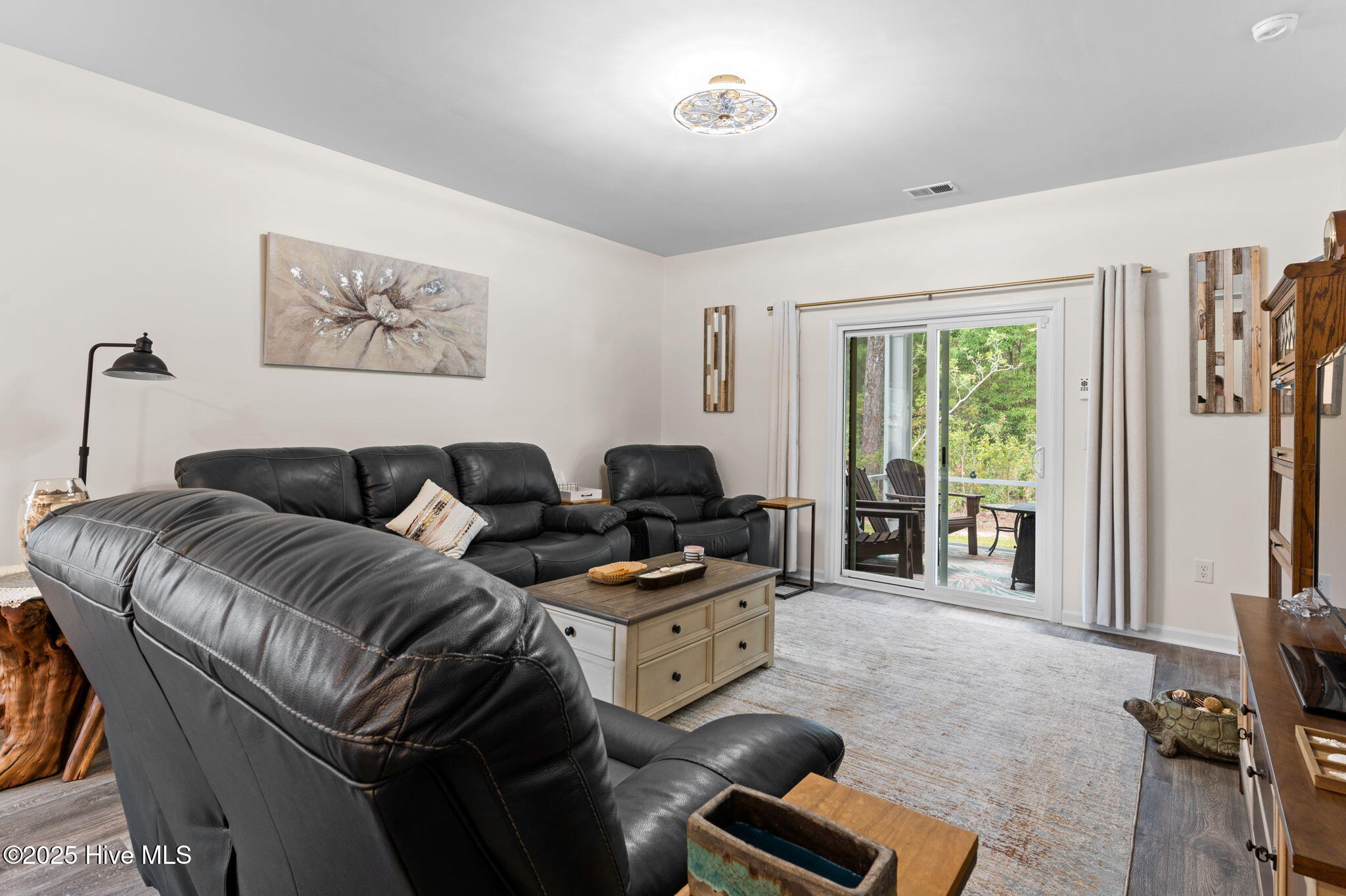 100532553 | Photo 14