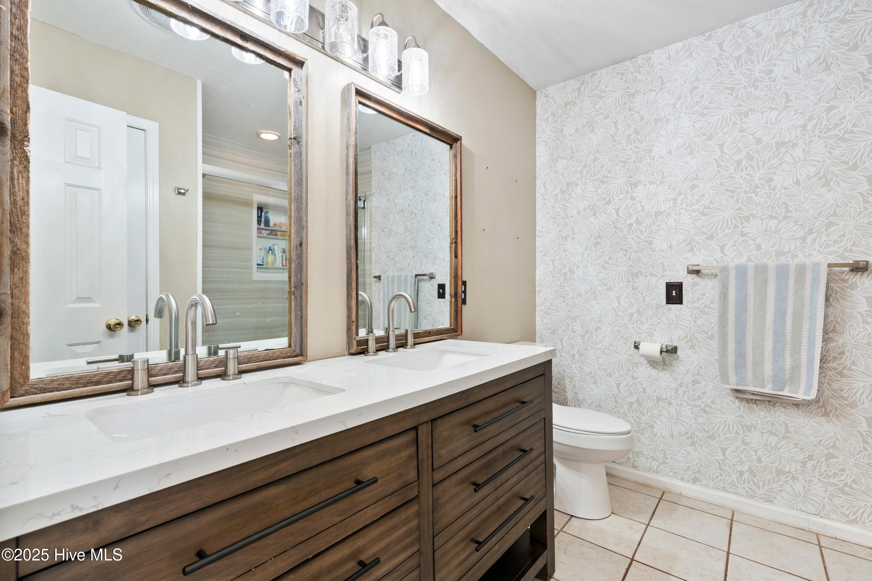 100519880 | Photo 19