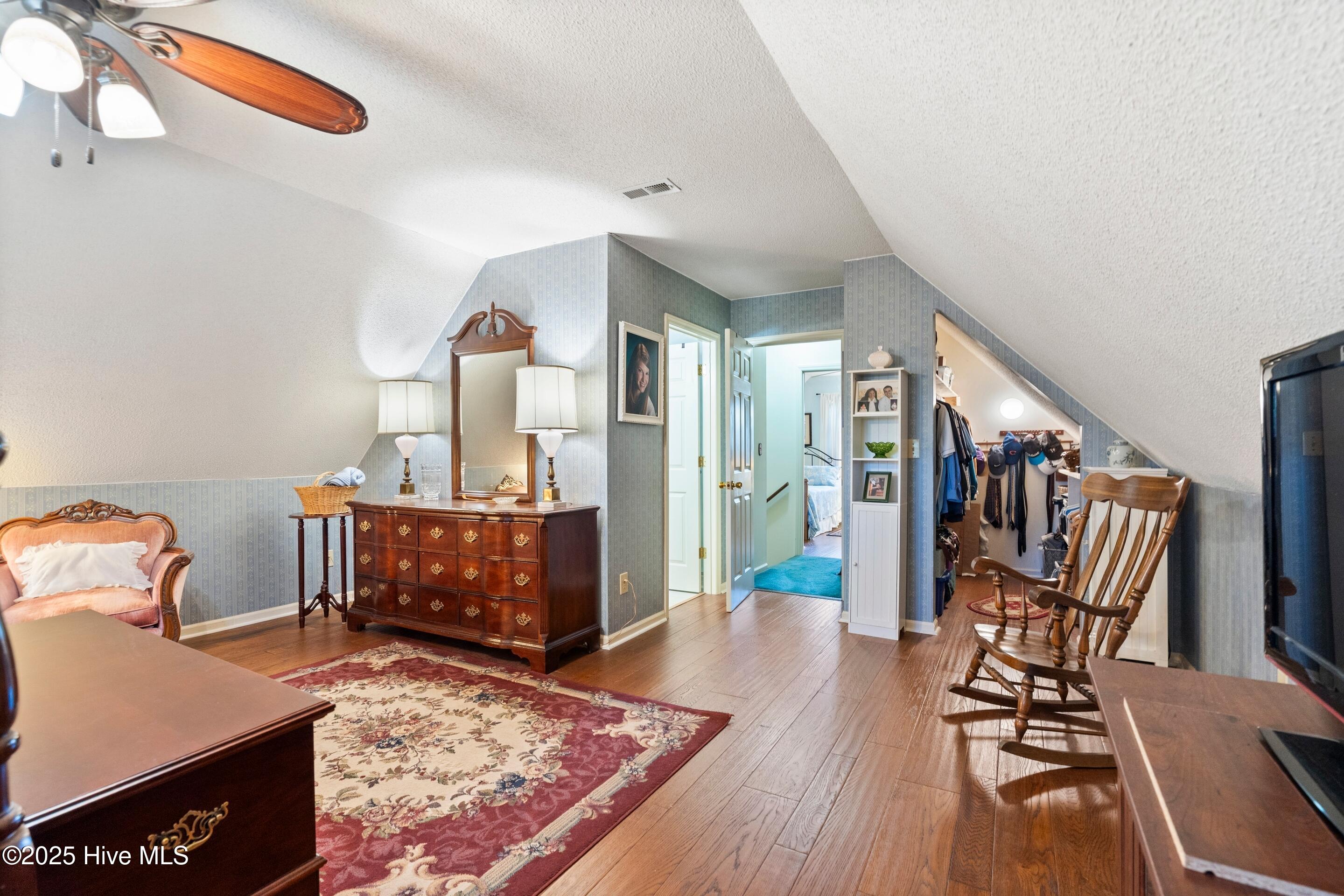 100548046 | Photo 30