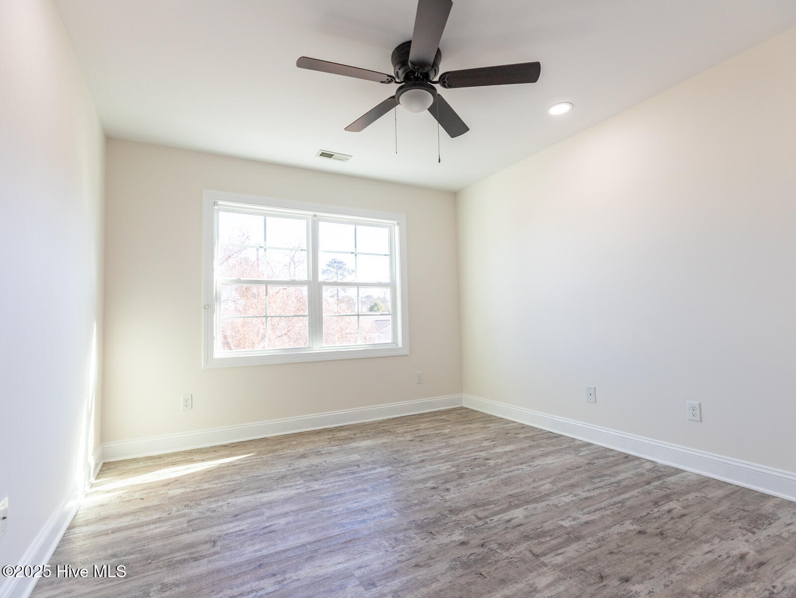 100546251 | Photo 35