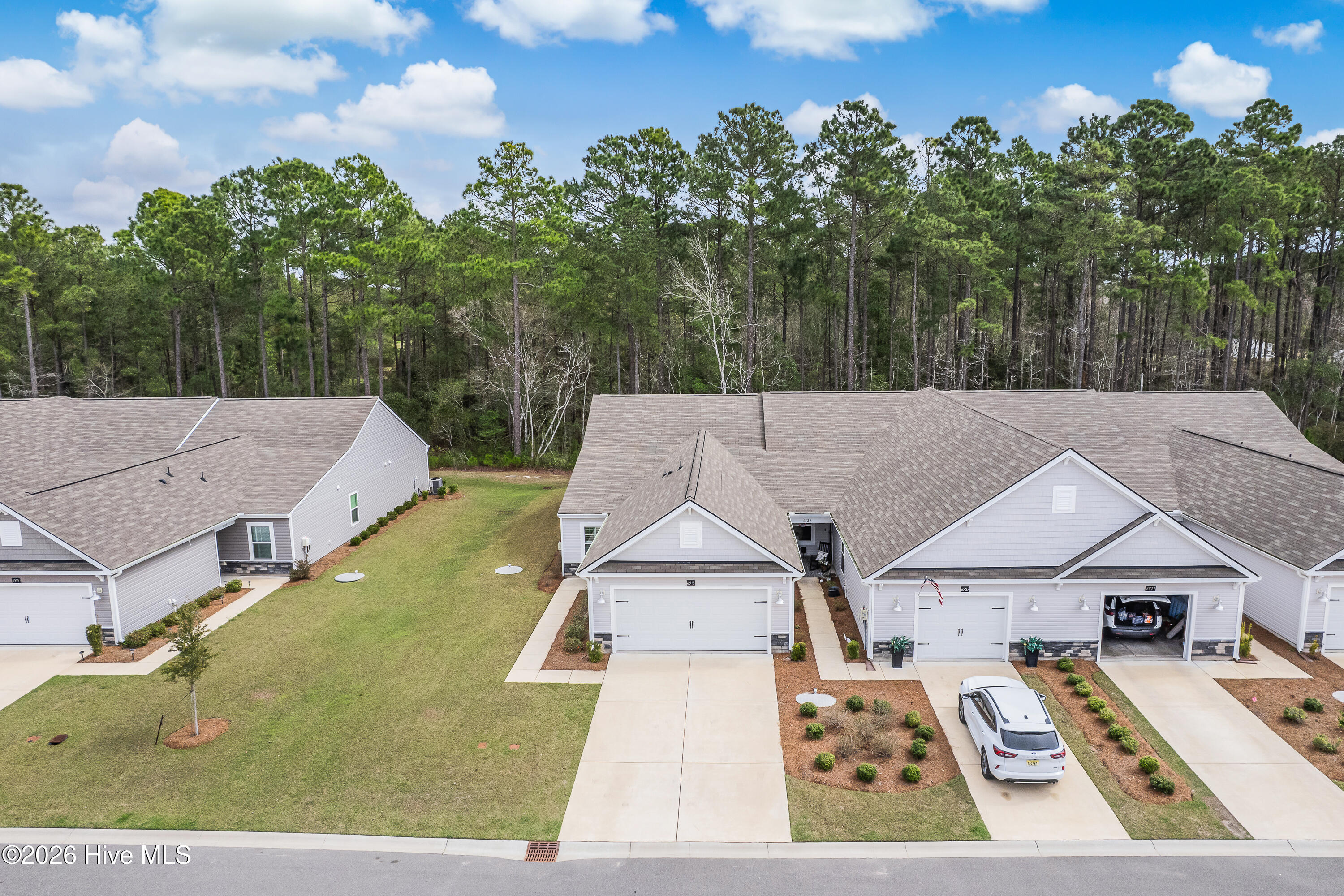 100561168 | Photo 29