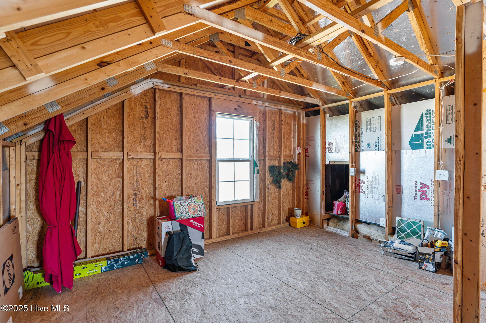 100537762 | Photo 33