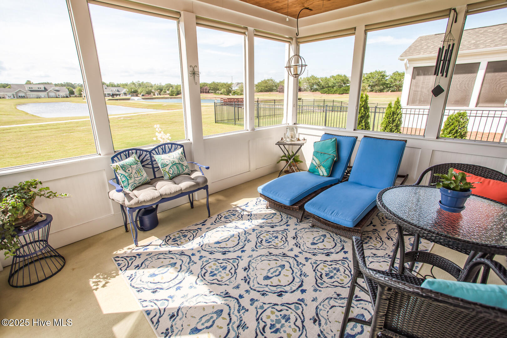 100546730 | Photo 32