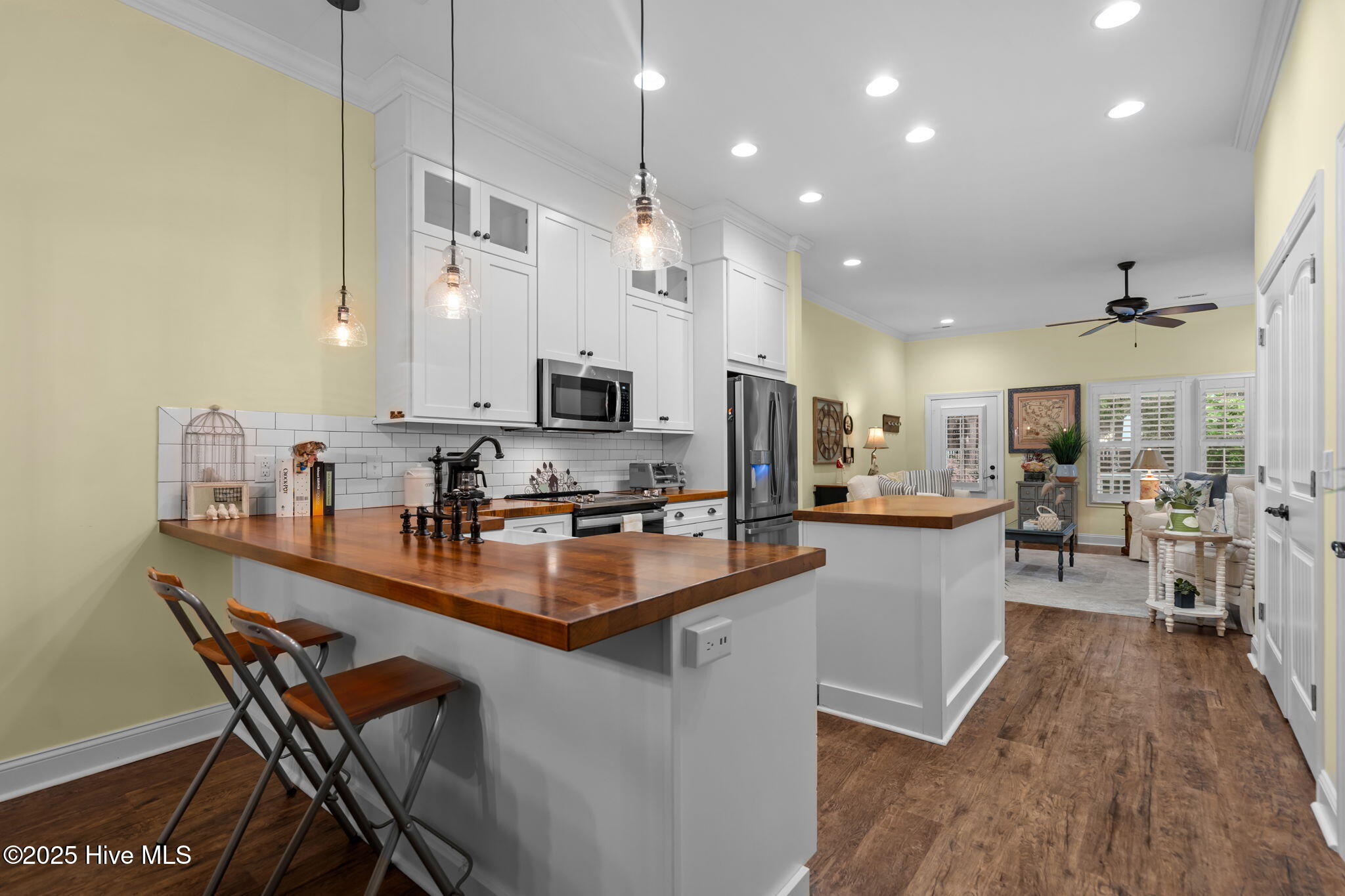 100524220 | Photo 16